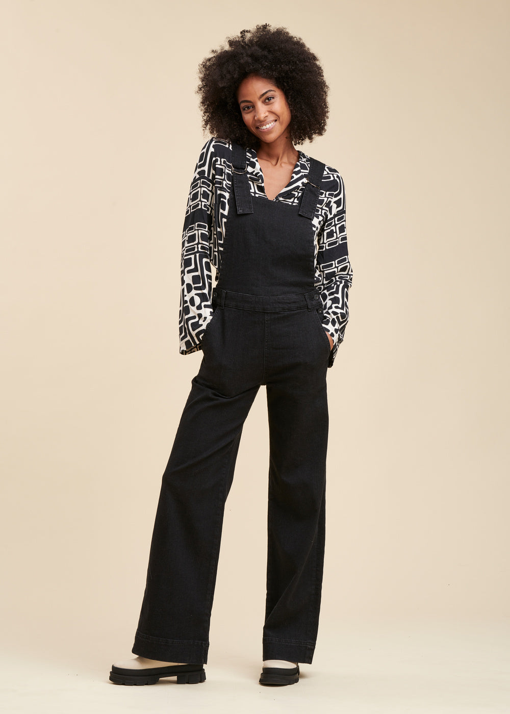 Salopette noire en jean coton biologique