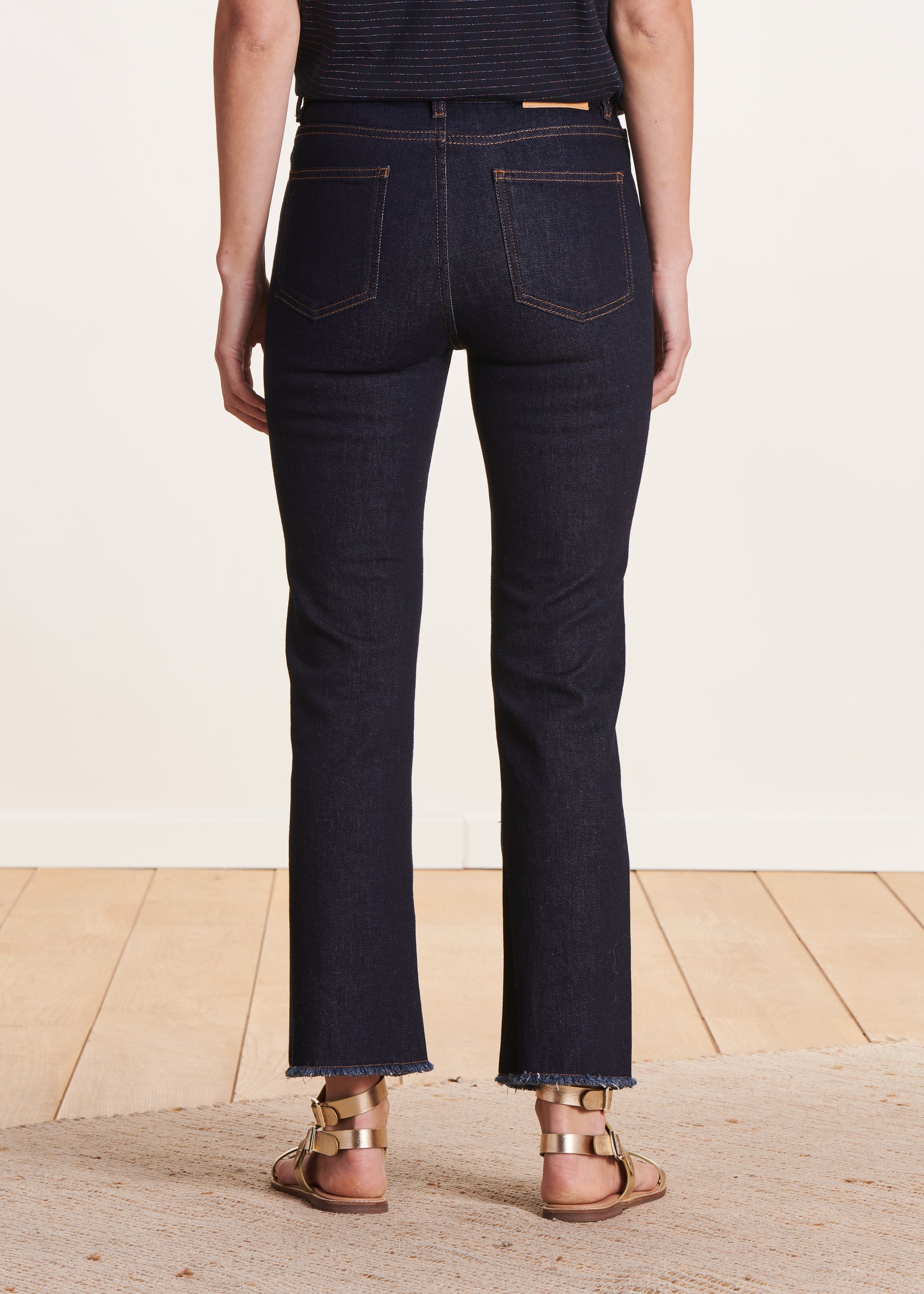 Jean foncé cropped en coton biologique