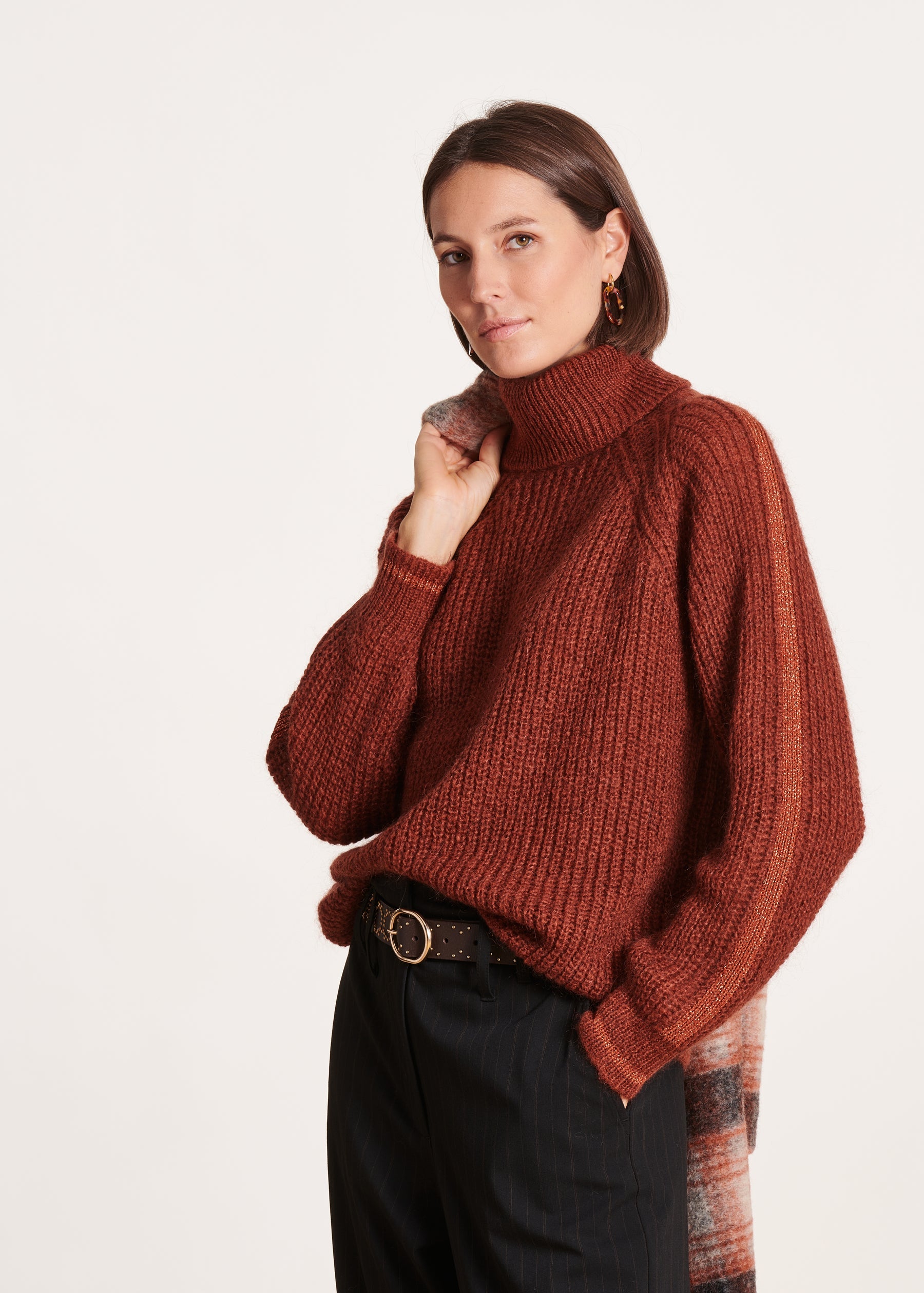 Pull terracotta ample à col boule