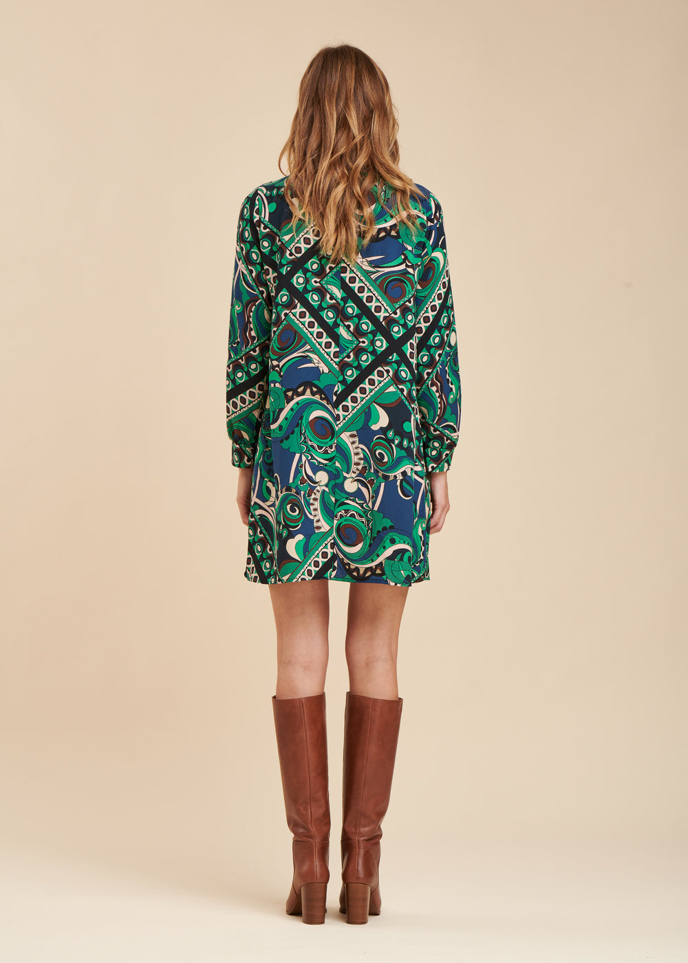 Robe courte coupe trapèze en viscose Ecovero à imprimé foulard