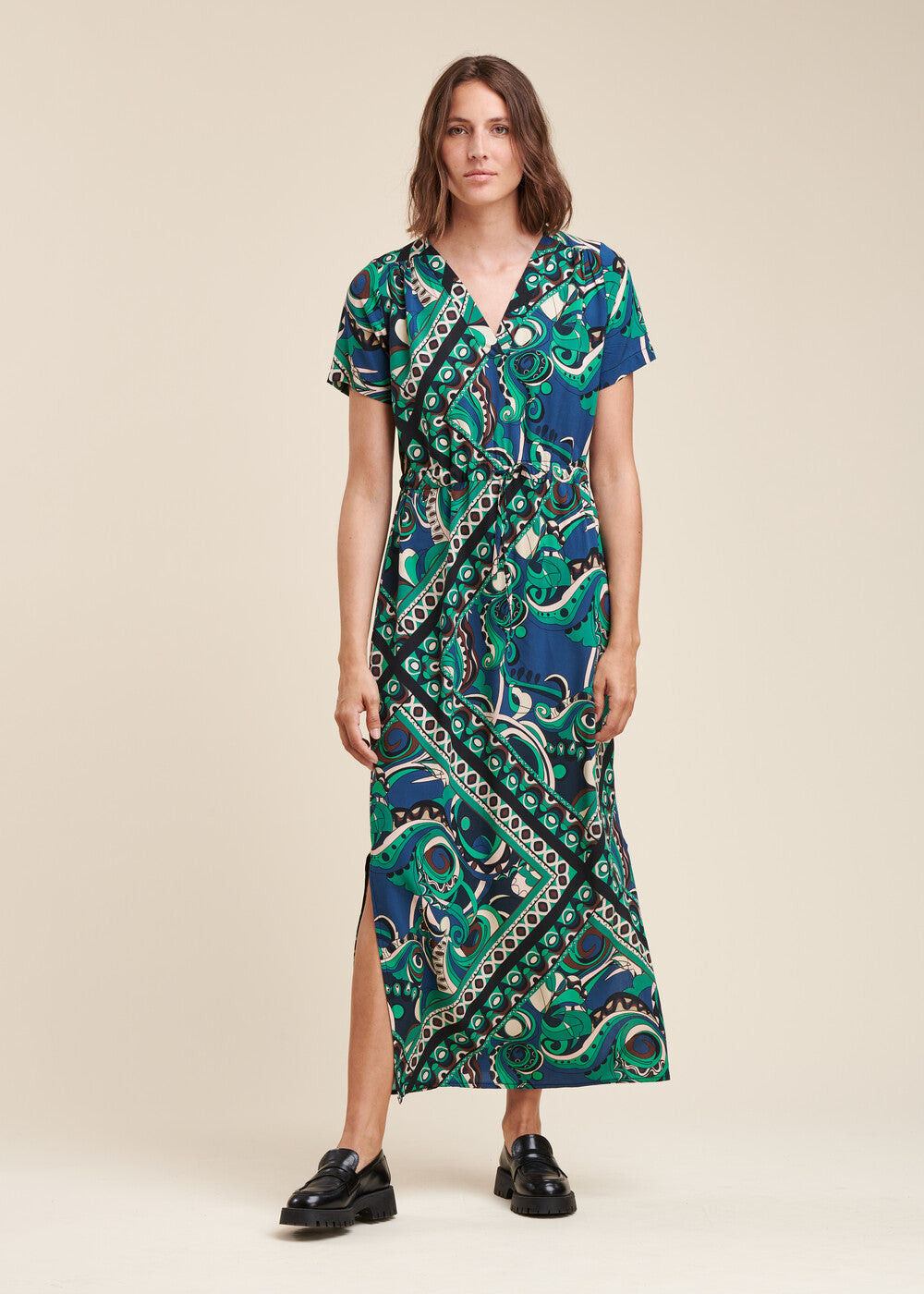Robe longue coupe droite en viscose Ecovero à imprimé foulard