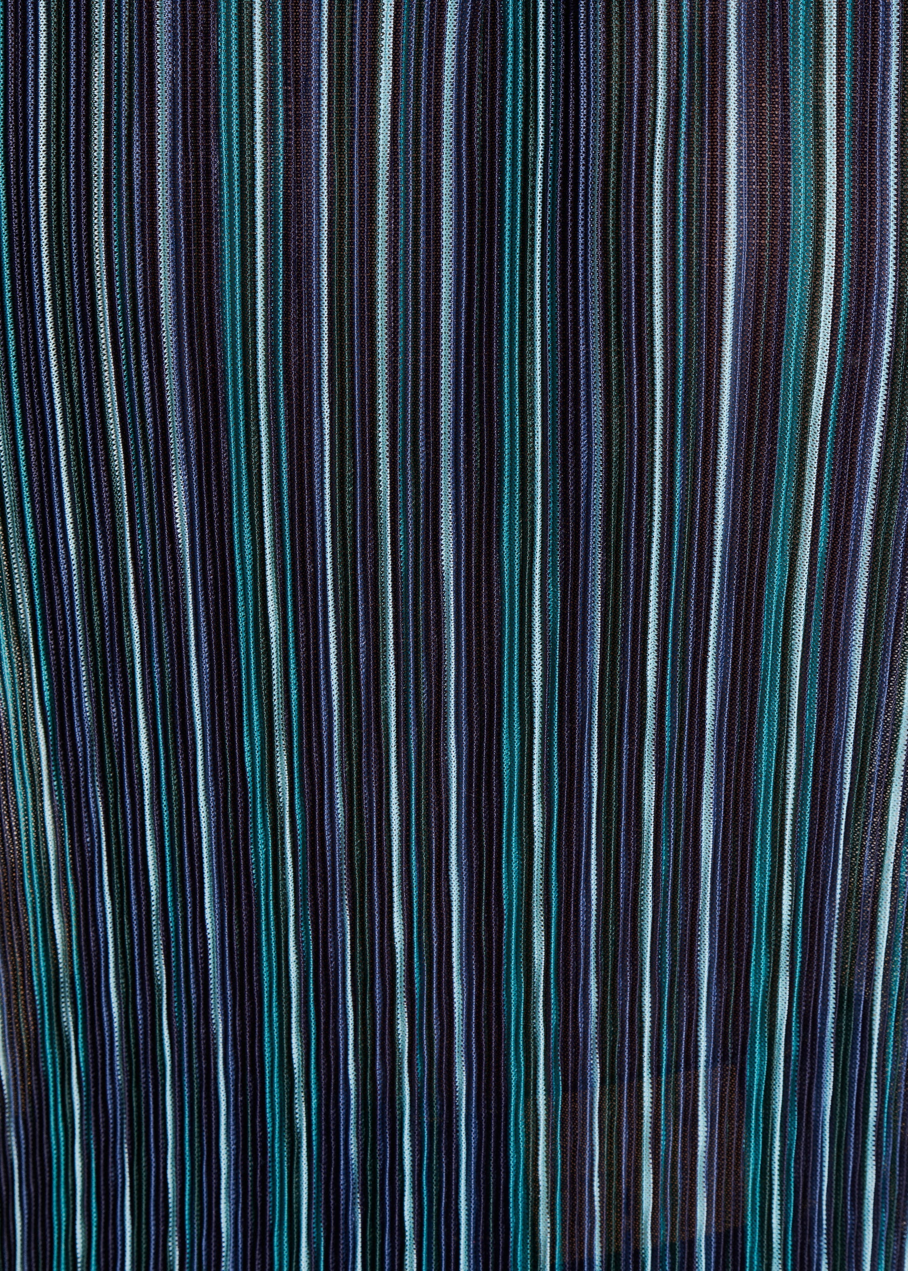 T-shirt bleu à rayures multicolores