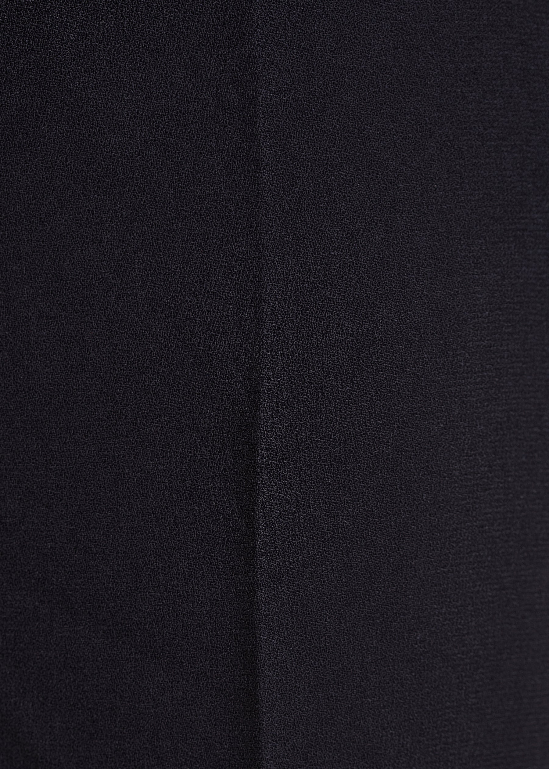 Pantalon noir droit 7/8ème en tissu crêpe