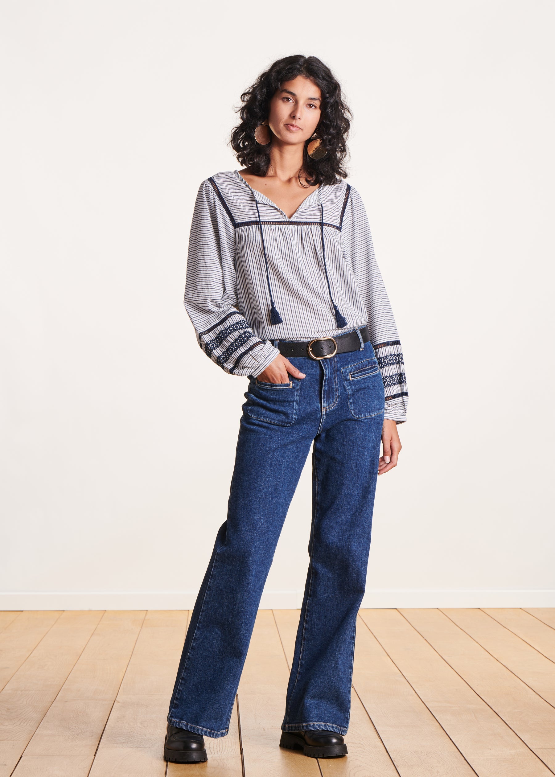 Top bleu en coton biologique à rayures manches longues