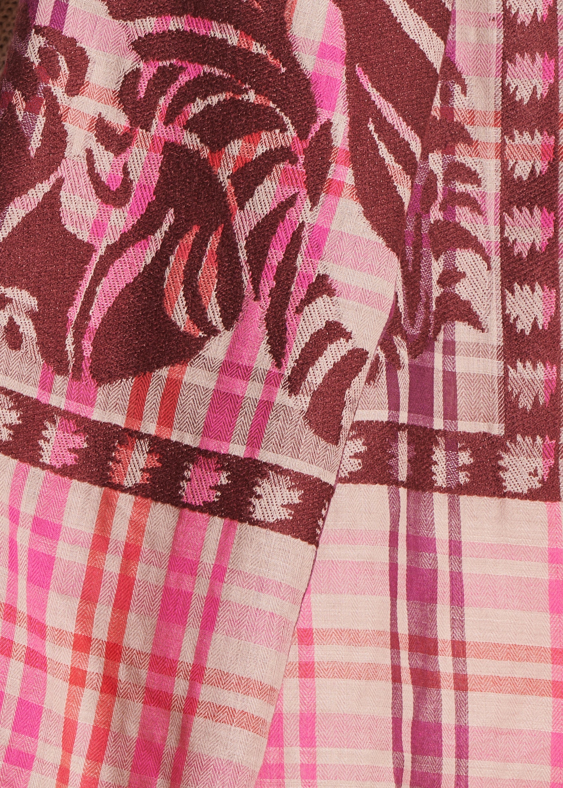 Foulard rose à carreaux en laine