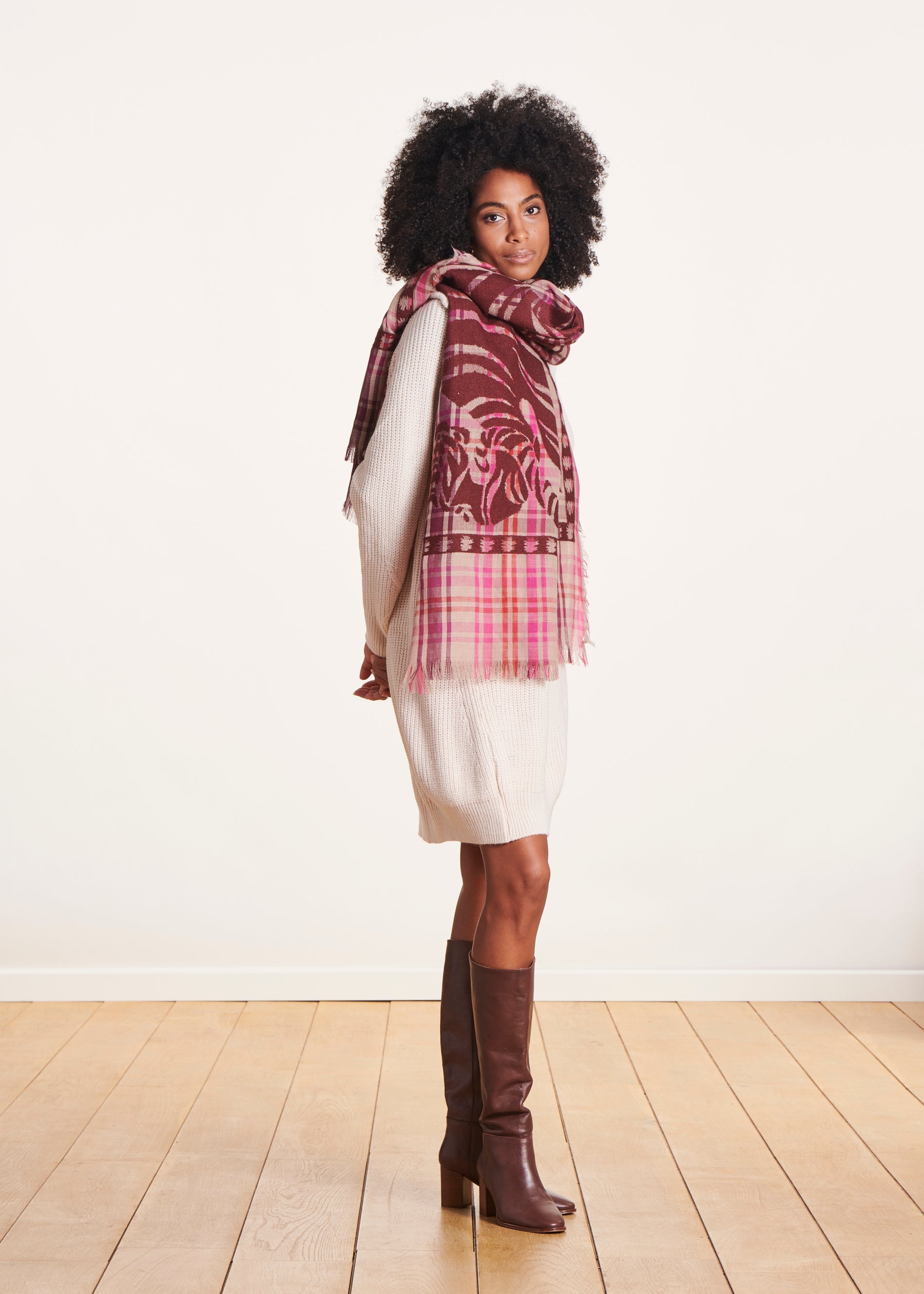 Foulard rose à carreaux en laine