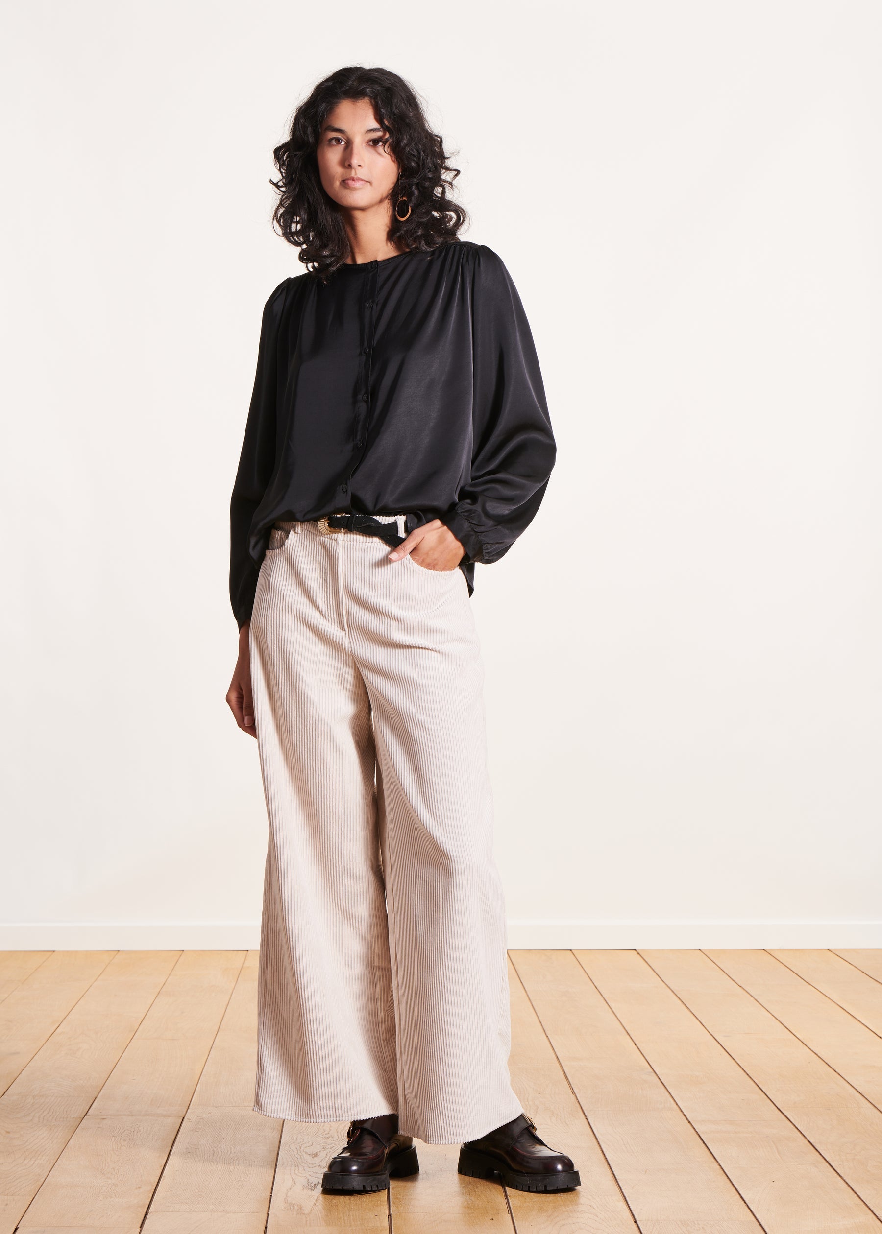 Chemisier noir ample en satin