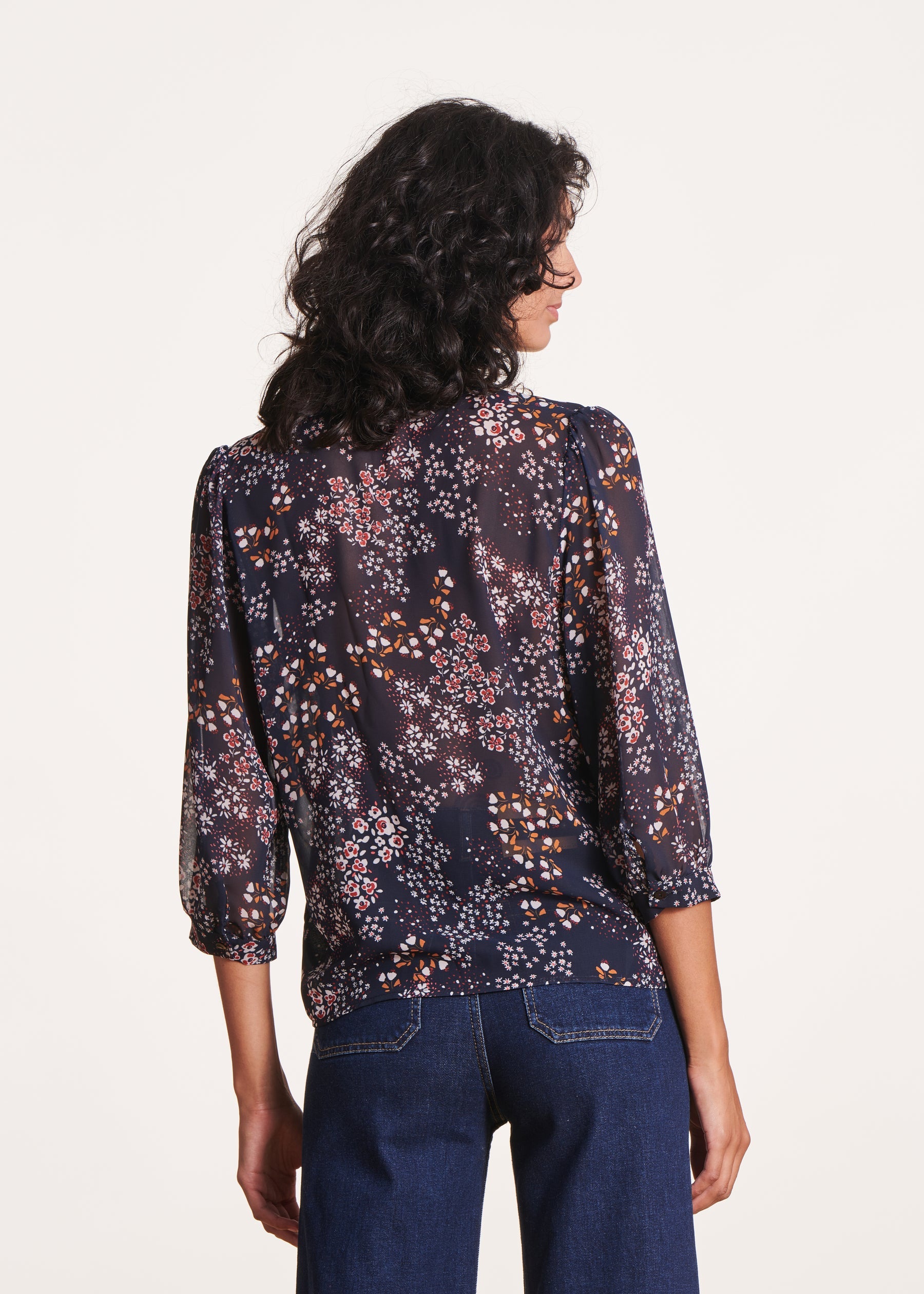 Chemisier bleu foncé en voile imprimé fleuri