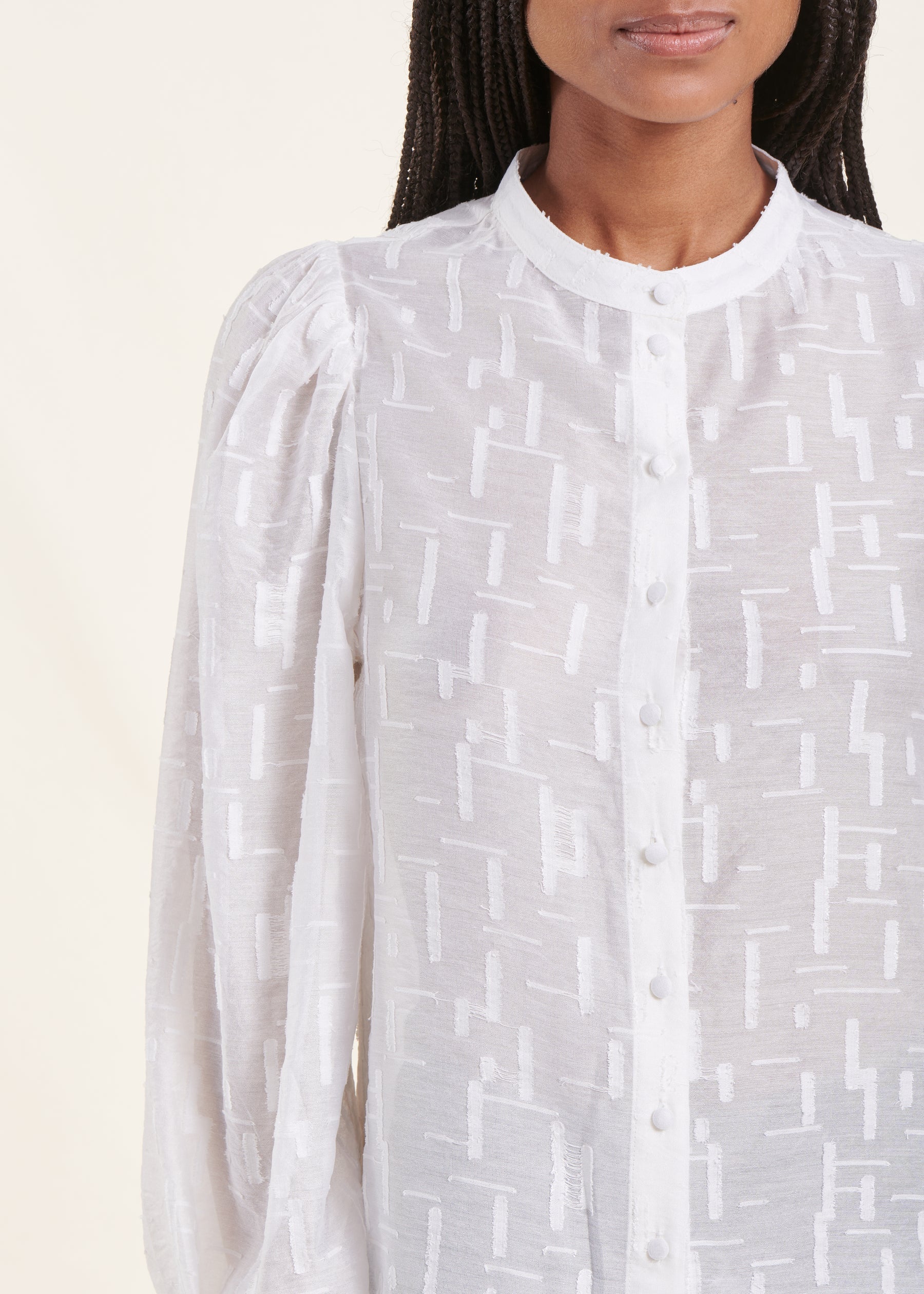 Chemise écrue en voile col mao