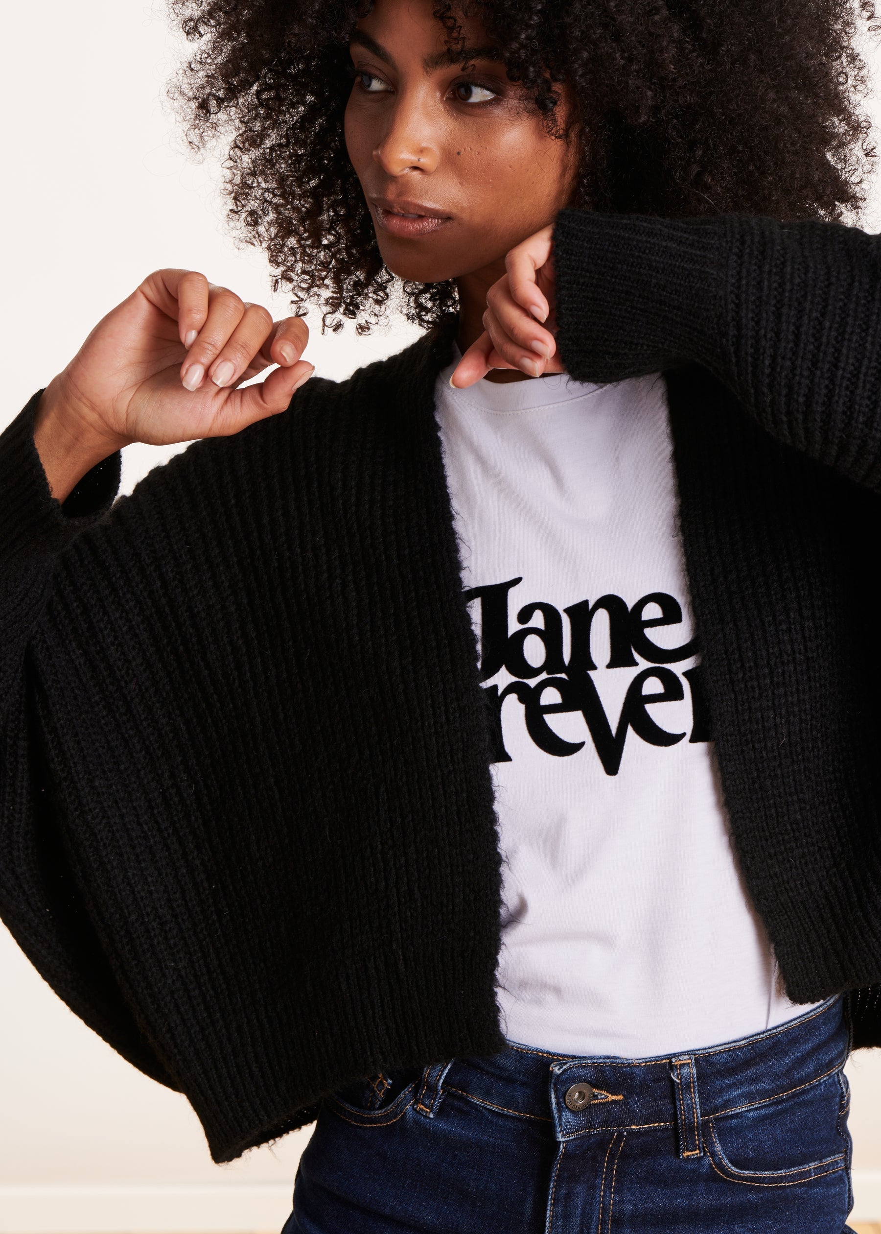 Gilet noir court ouvert manches chauve-souris