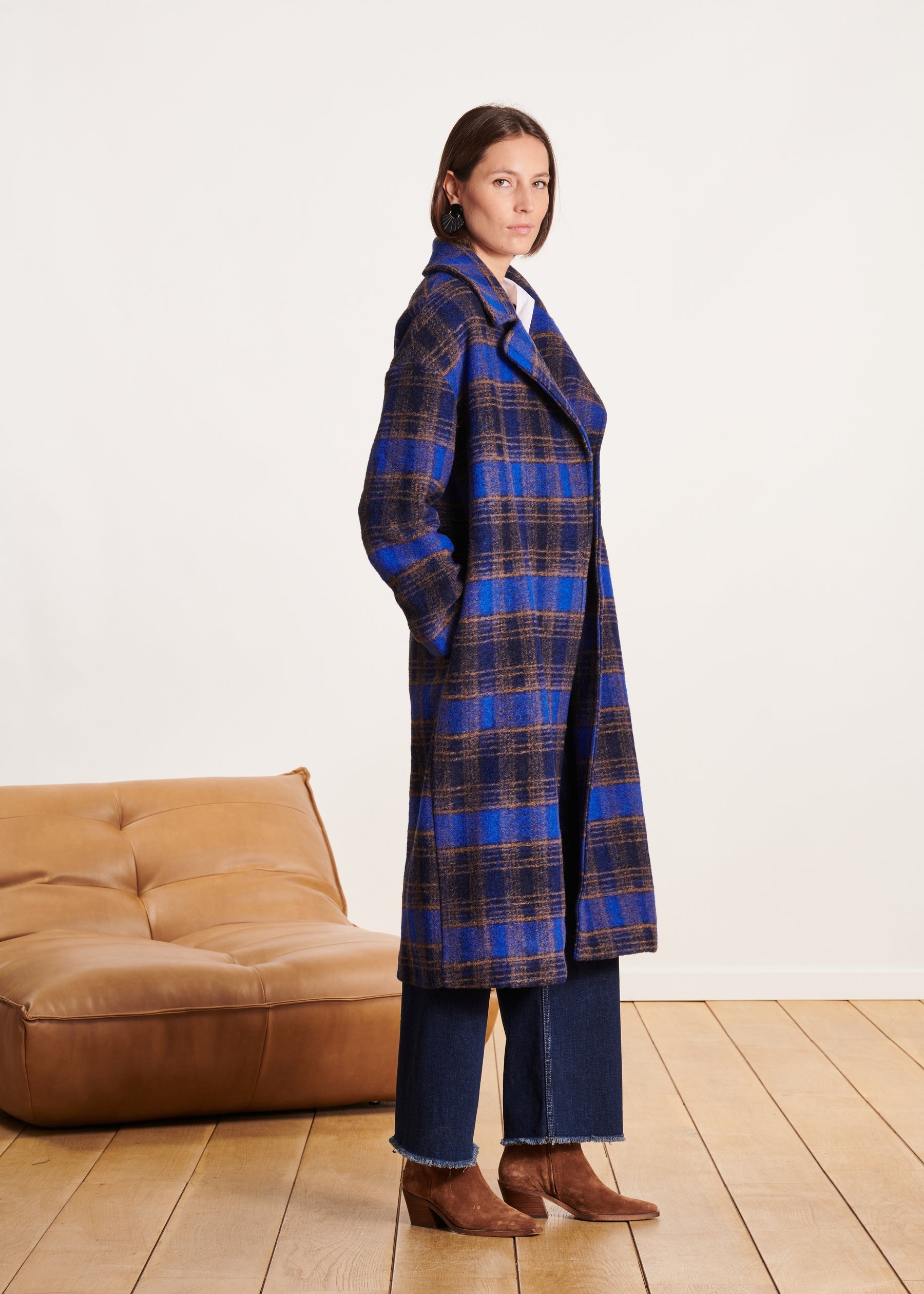 Manteau long bleu à carreaux