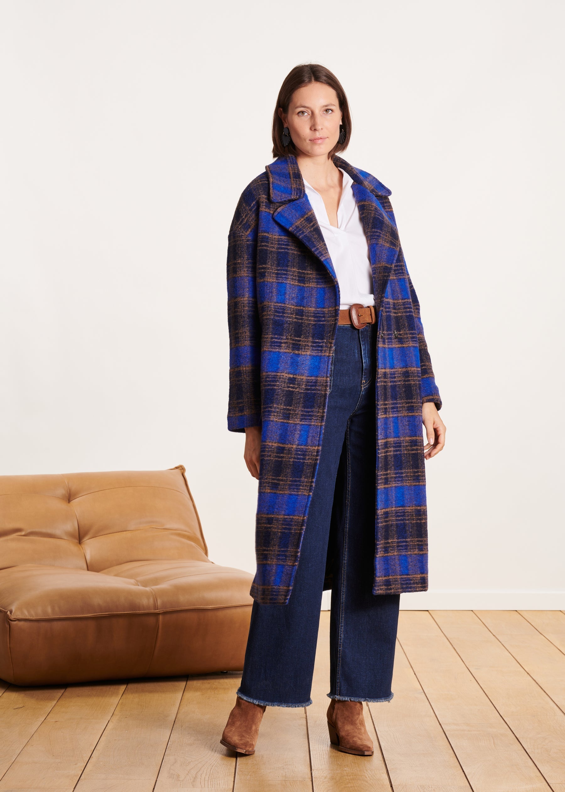 Manteau long bleu à carreaux