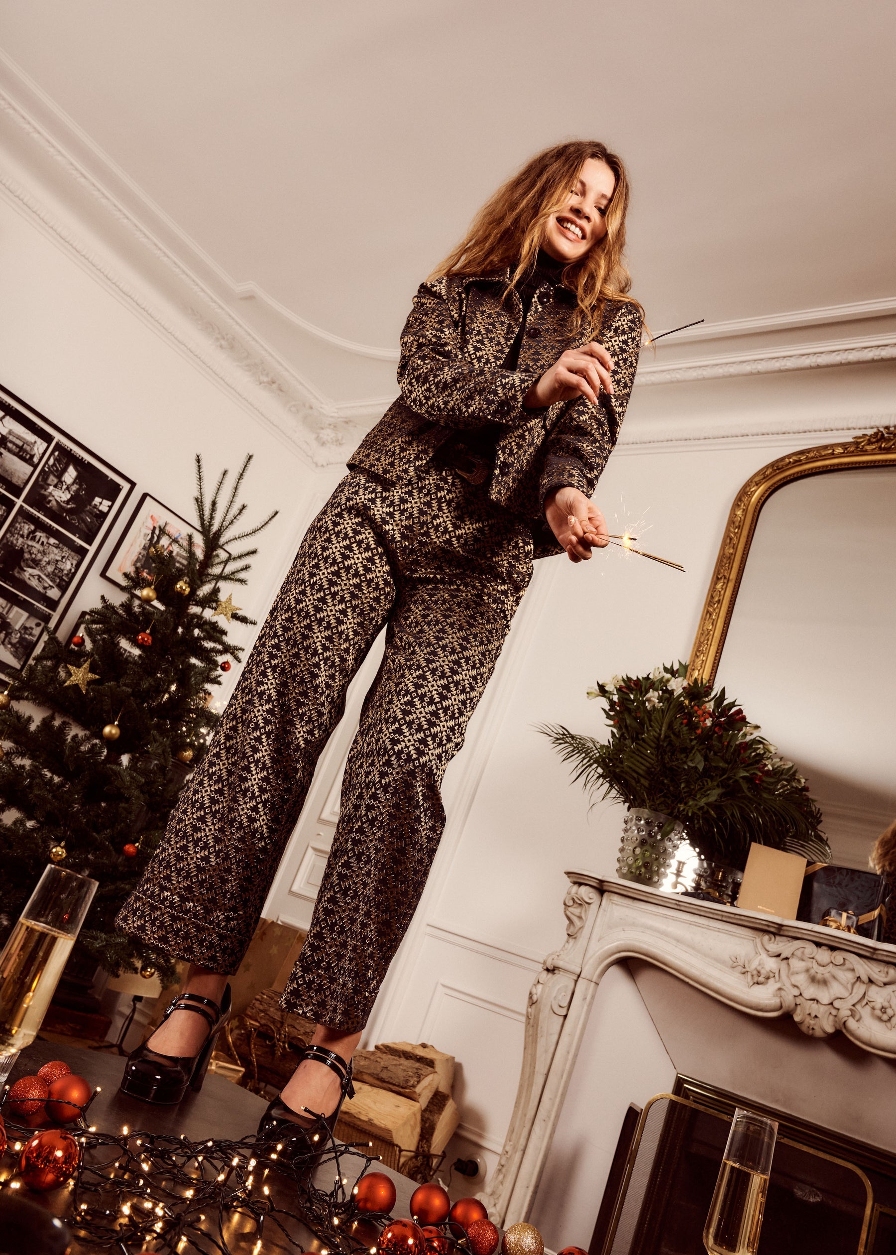 Pantalon droit 7/8ème en jacquard noir et doré