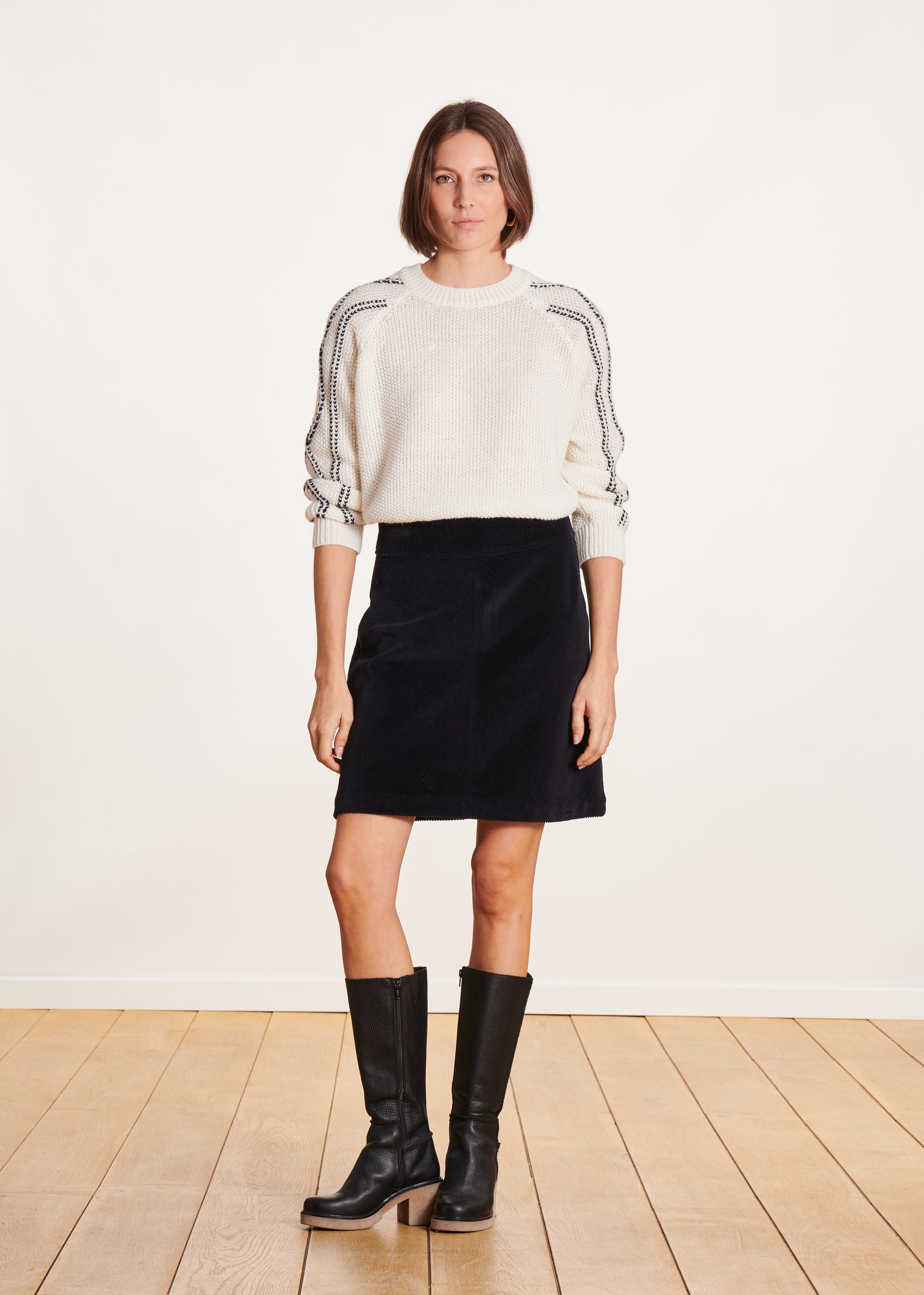 Pull écru droit col rond en laine