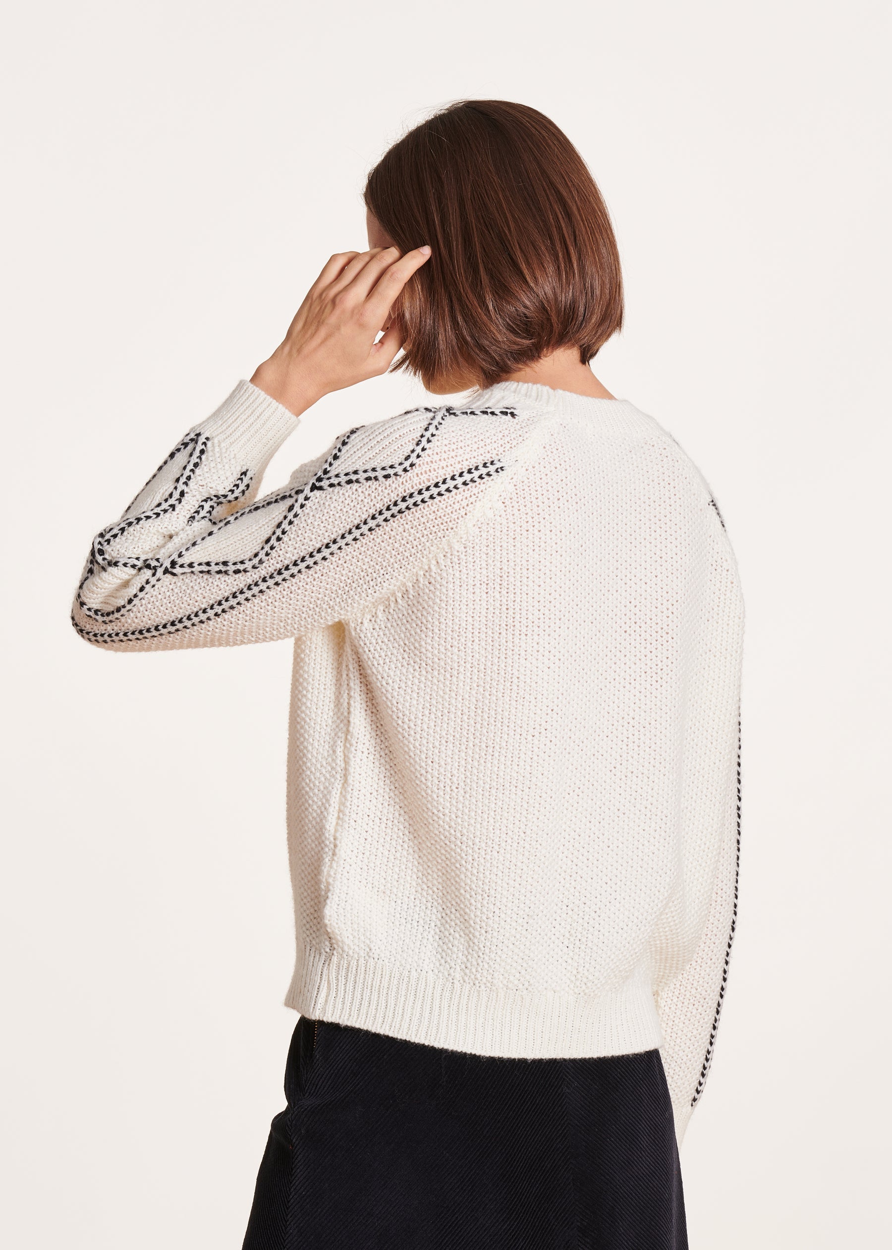 Pull écru droit col rond en laine