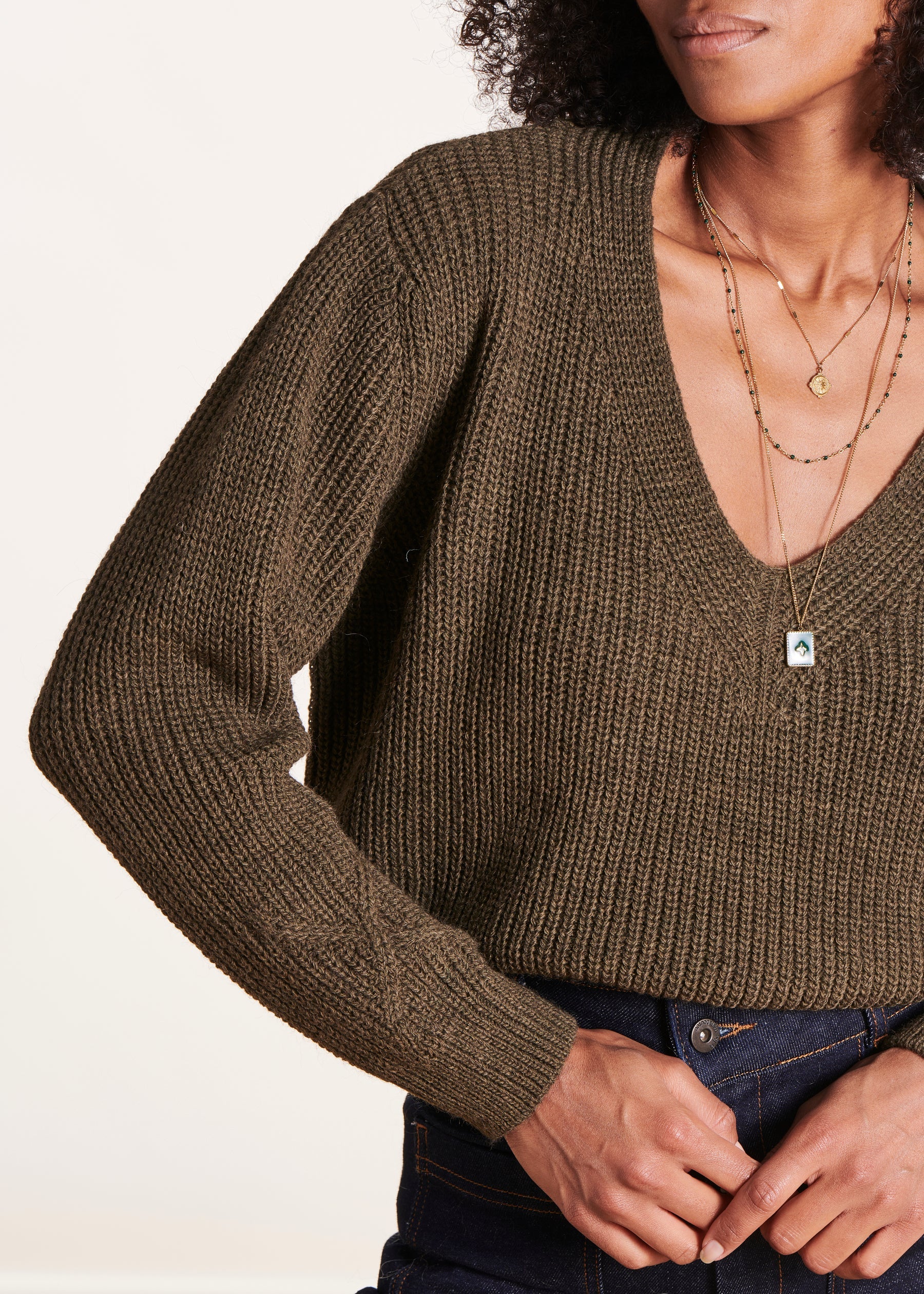 Pull kaki court col V