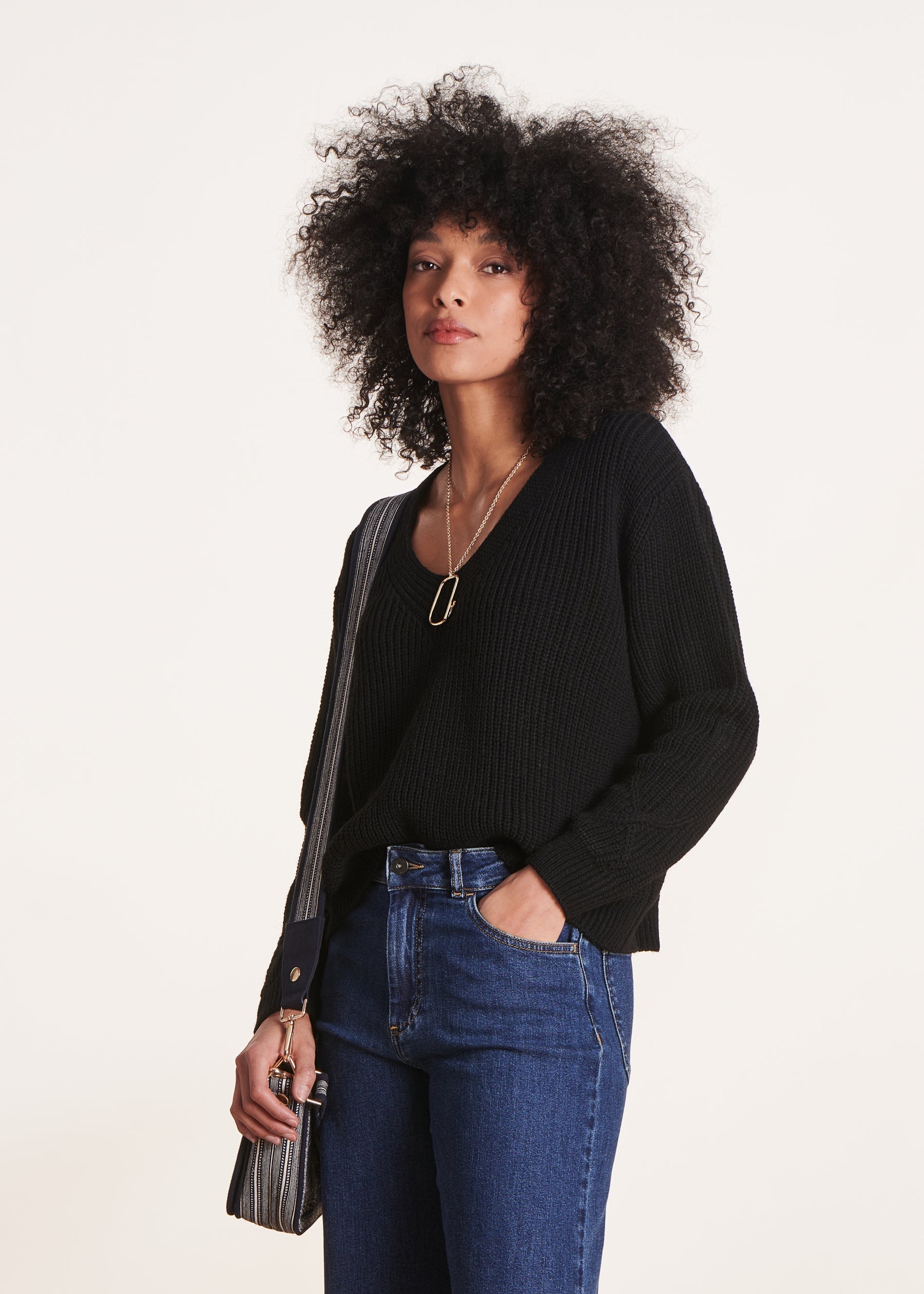 Pull noir court col V