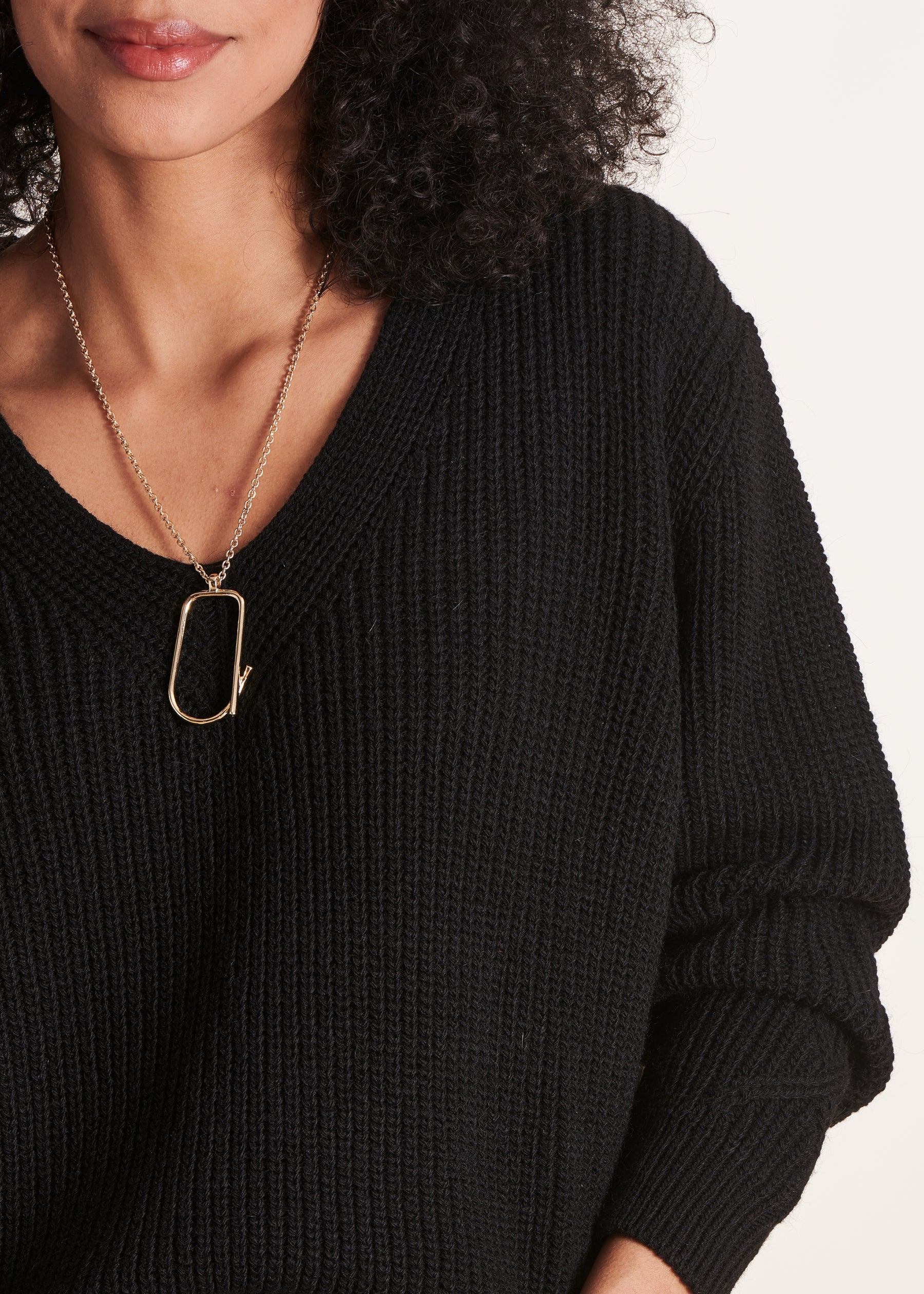 Pull noir court col V