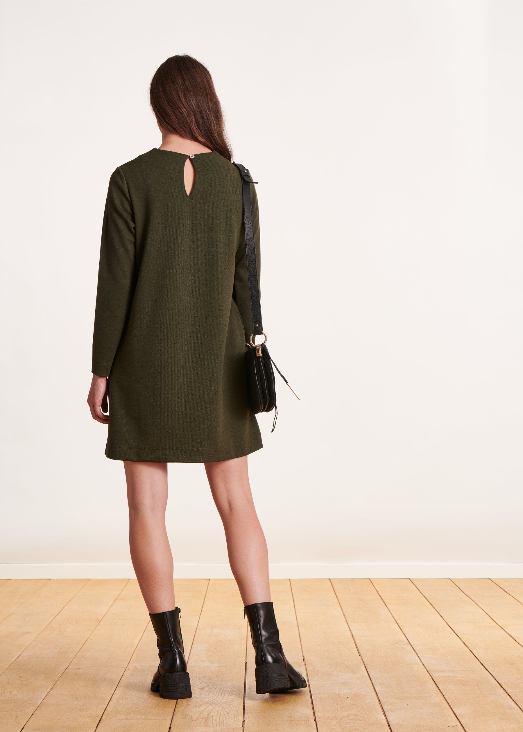 Robe courte kaki boutonnage épaules