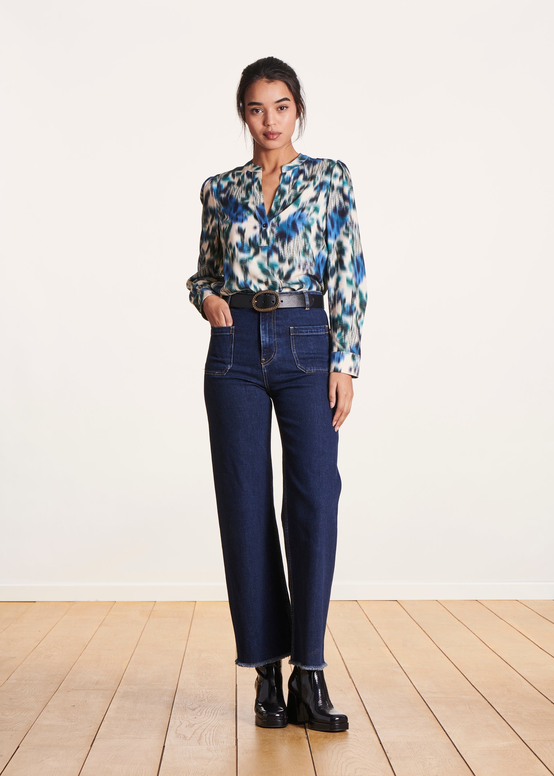 Top manches longues à imprimé blanc et bleu