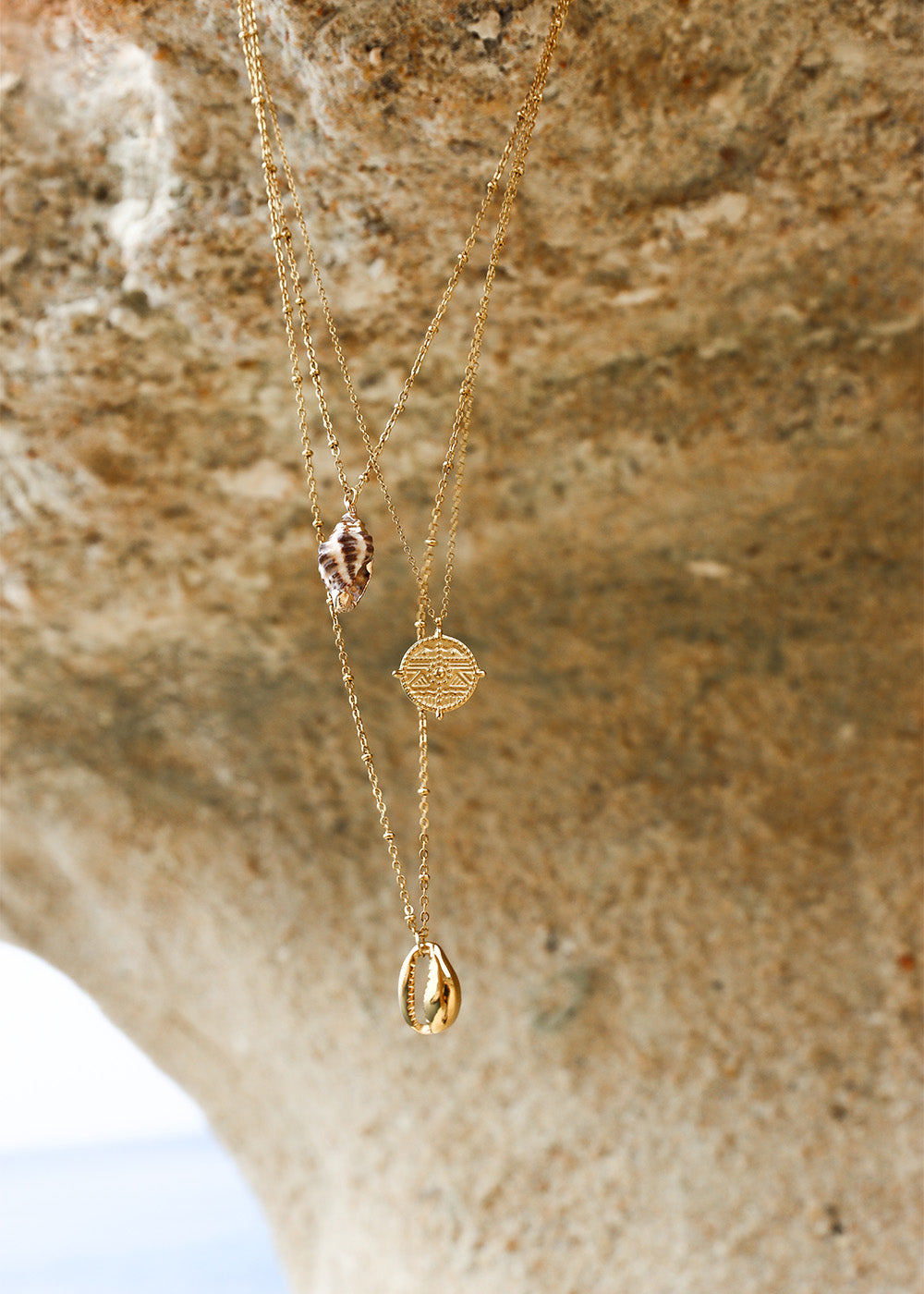 Collier multirang doré pendentifs coquillages