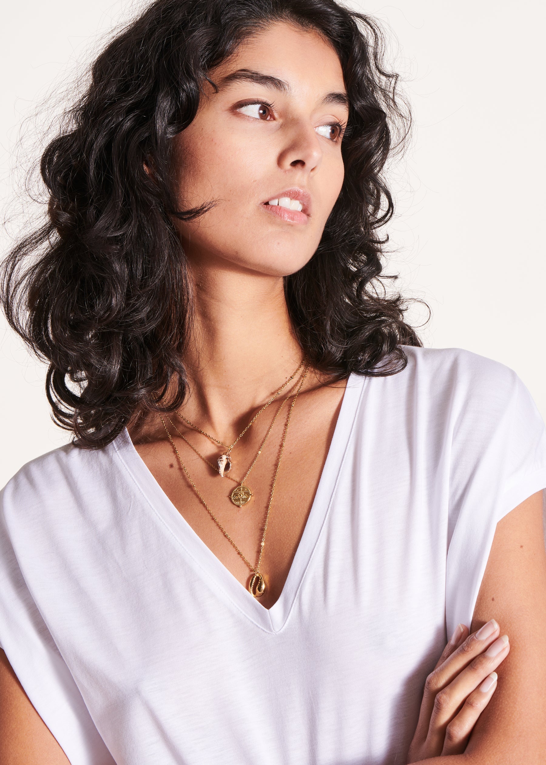 Collier multirang doré pendentifs coquillages
