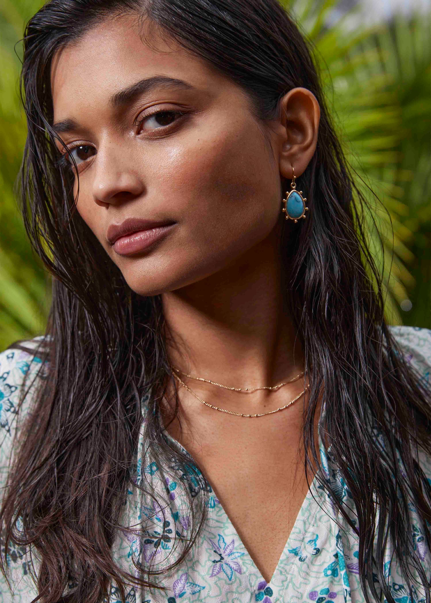 Boucles d'oreilles pendantes dorées perle turquoise