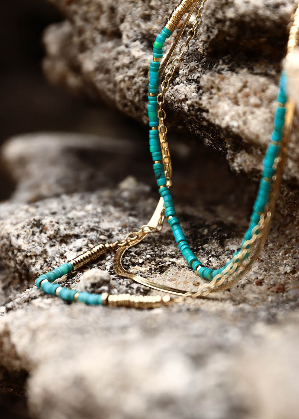 Collier multirang doré pierres turquoise