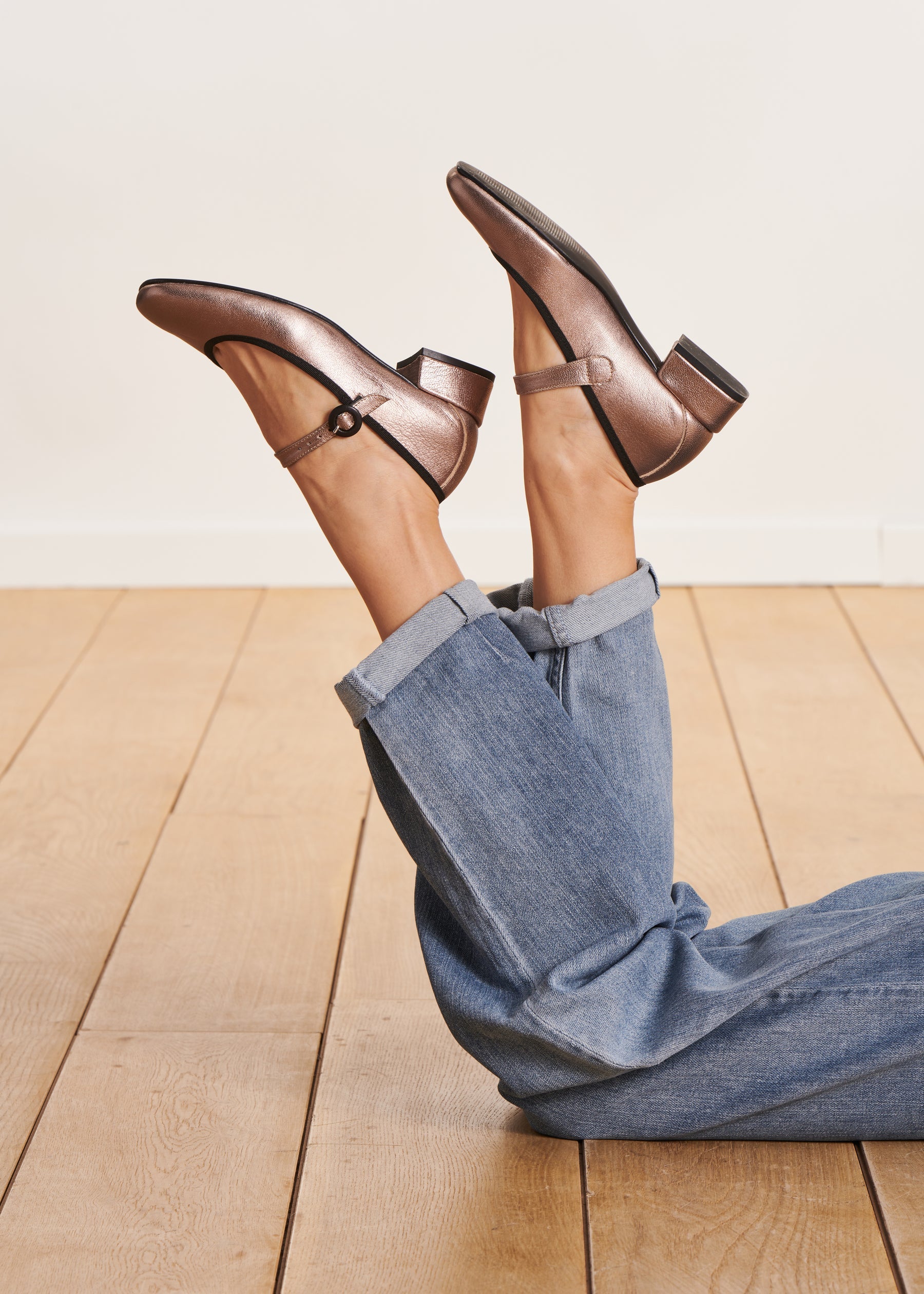 Babies dorées en cuir