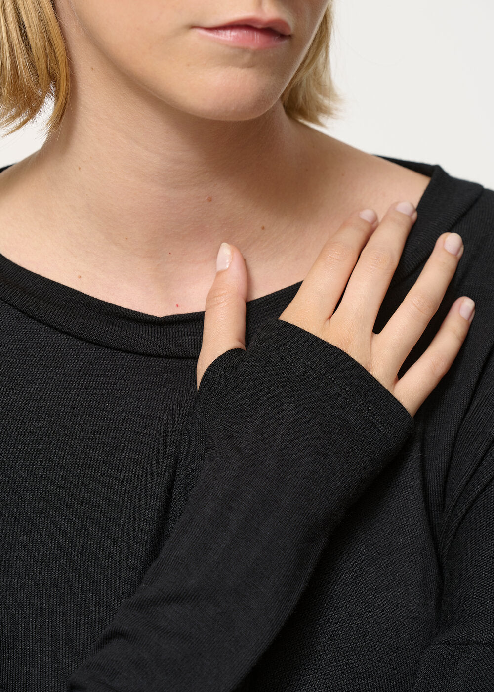 T-shirt noir large et court à manches longues