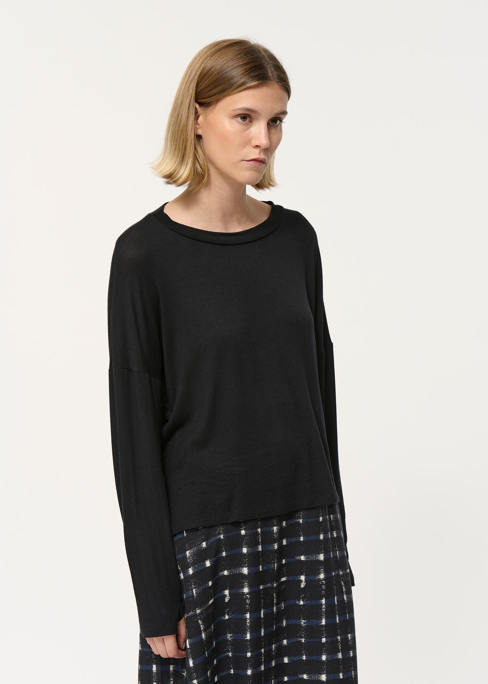 T-shirt noir large et court à manches longues