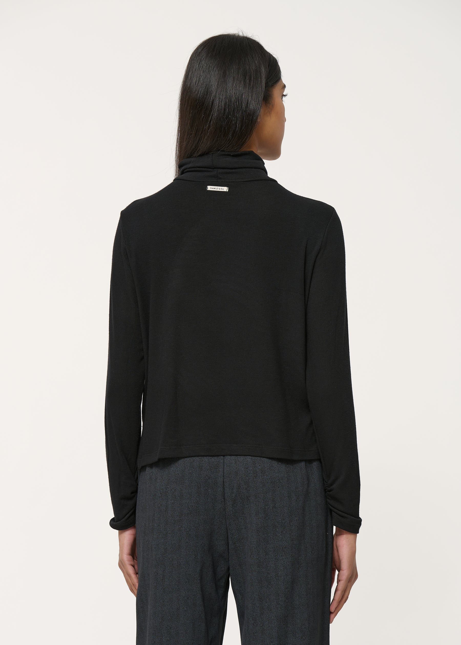 T-shirt noir court à col roulé