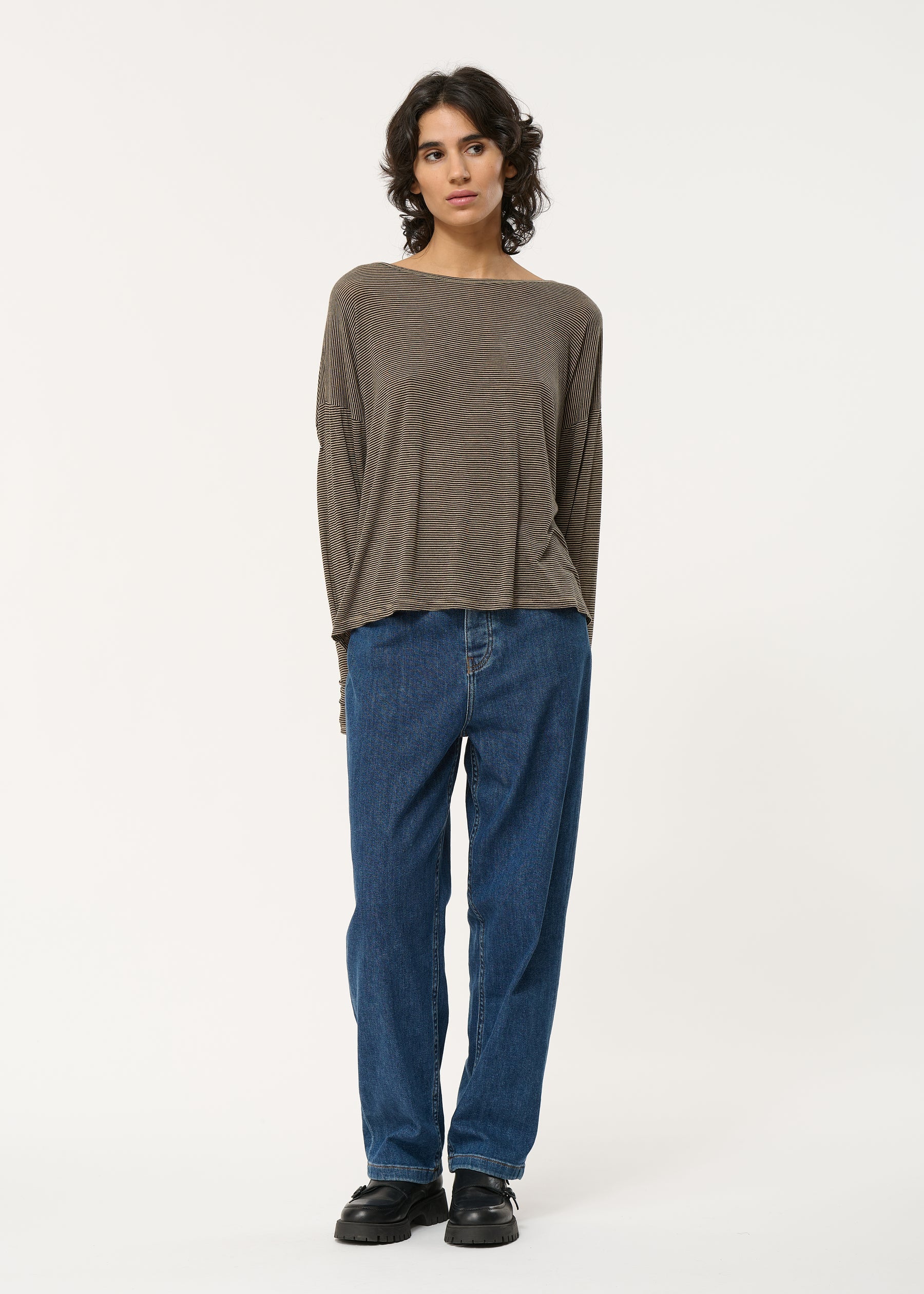 T-shirt taupe à fines rayures manches longues - NOIR / TAUPE#couleur_NOIR / TAUPE