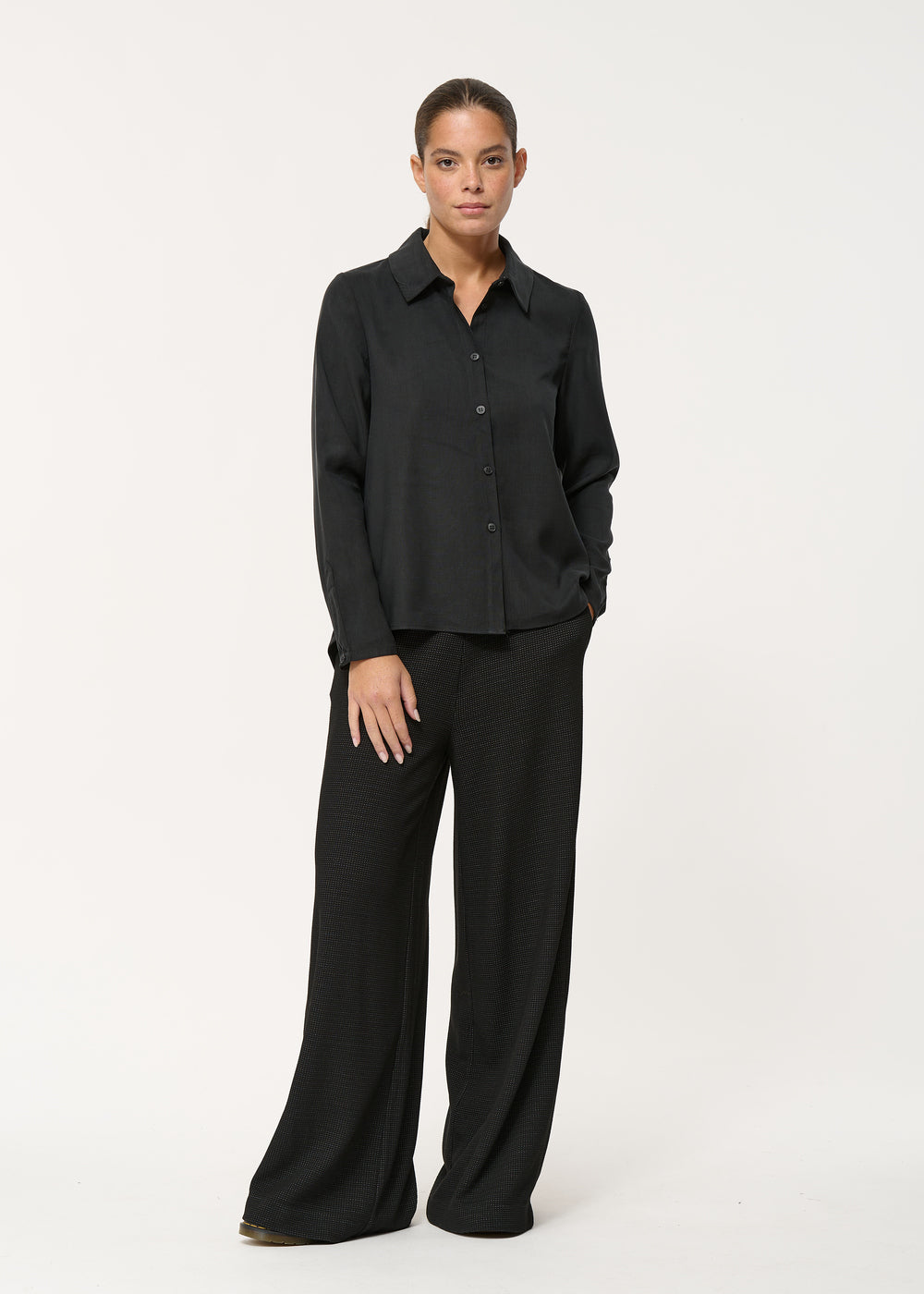 Chemise droite noire en cupro - NOIR#couleur_NOIR