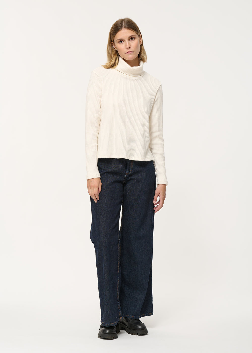 T-shirt blanc maille côtelée col roulé - OFF WHITE#couleur_OFF WHITE