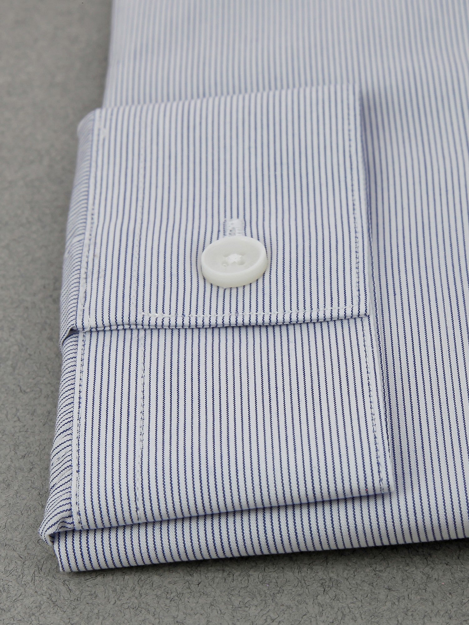 Chemise col inversé à rayures bleu marine