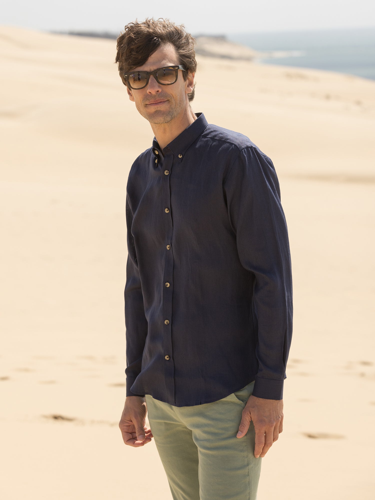 Chemise col américain en lin bleu marine