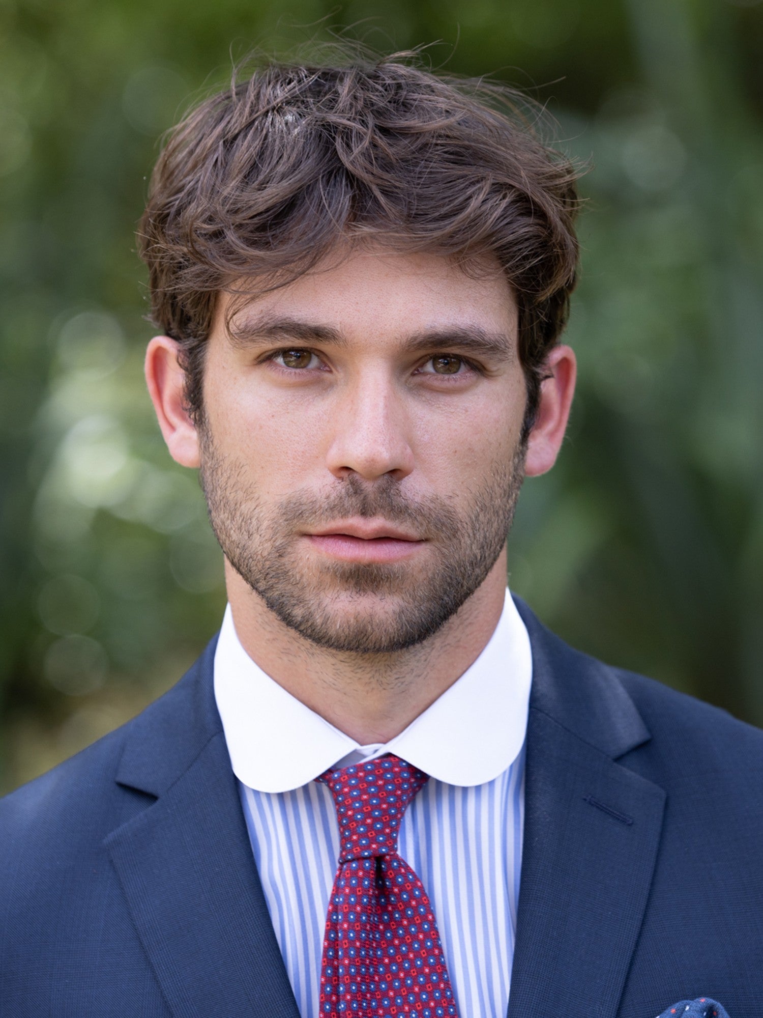 Silk tie with fancy burgundy print