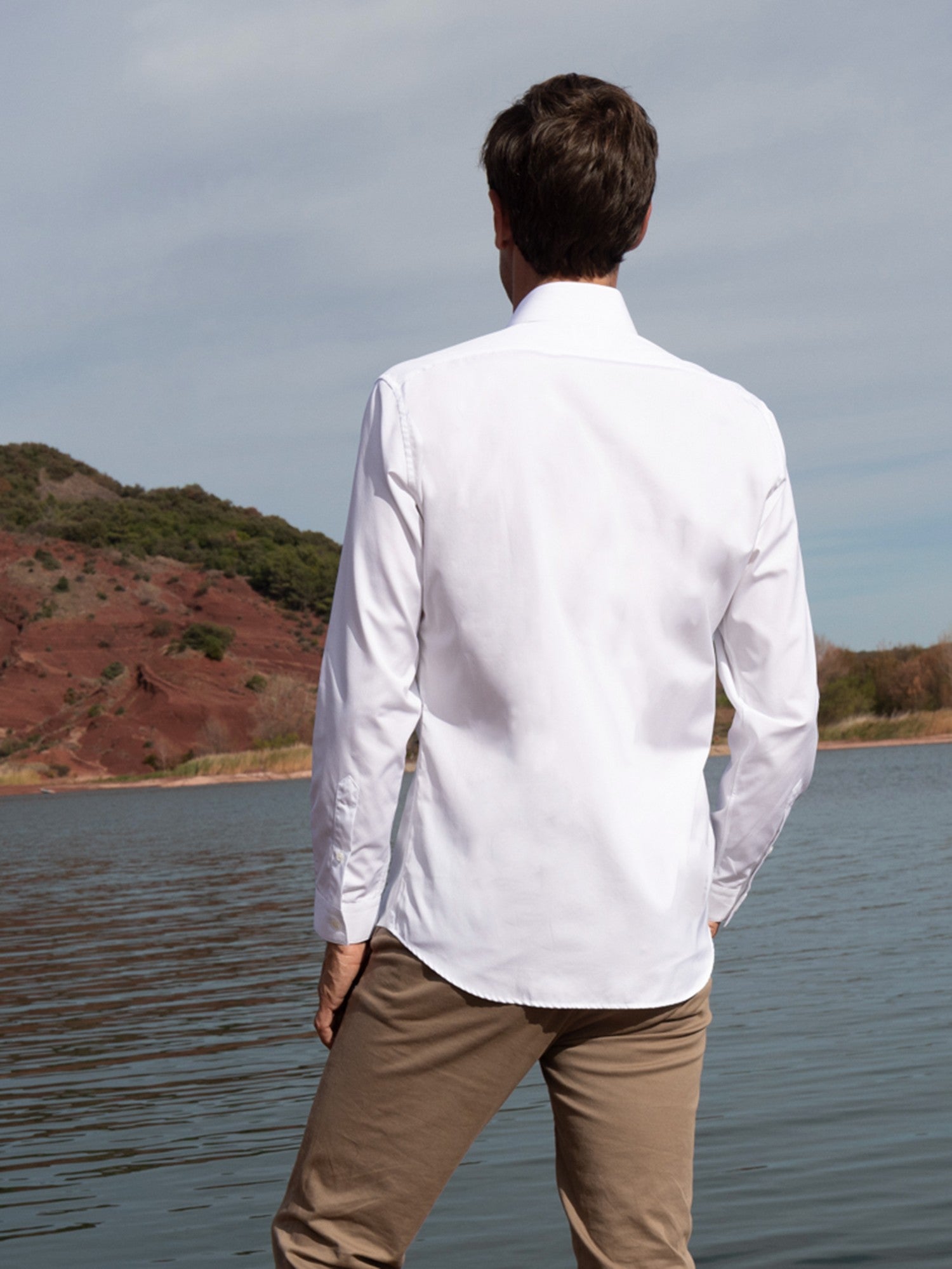 White wrinkle-resistant shirt with Italian collar