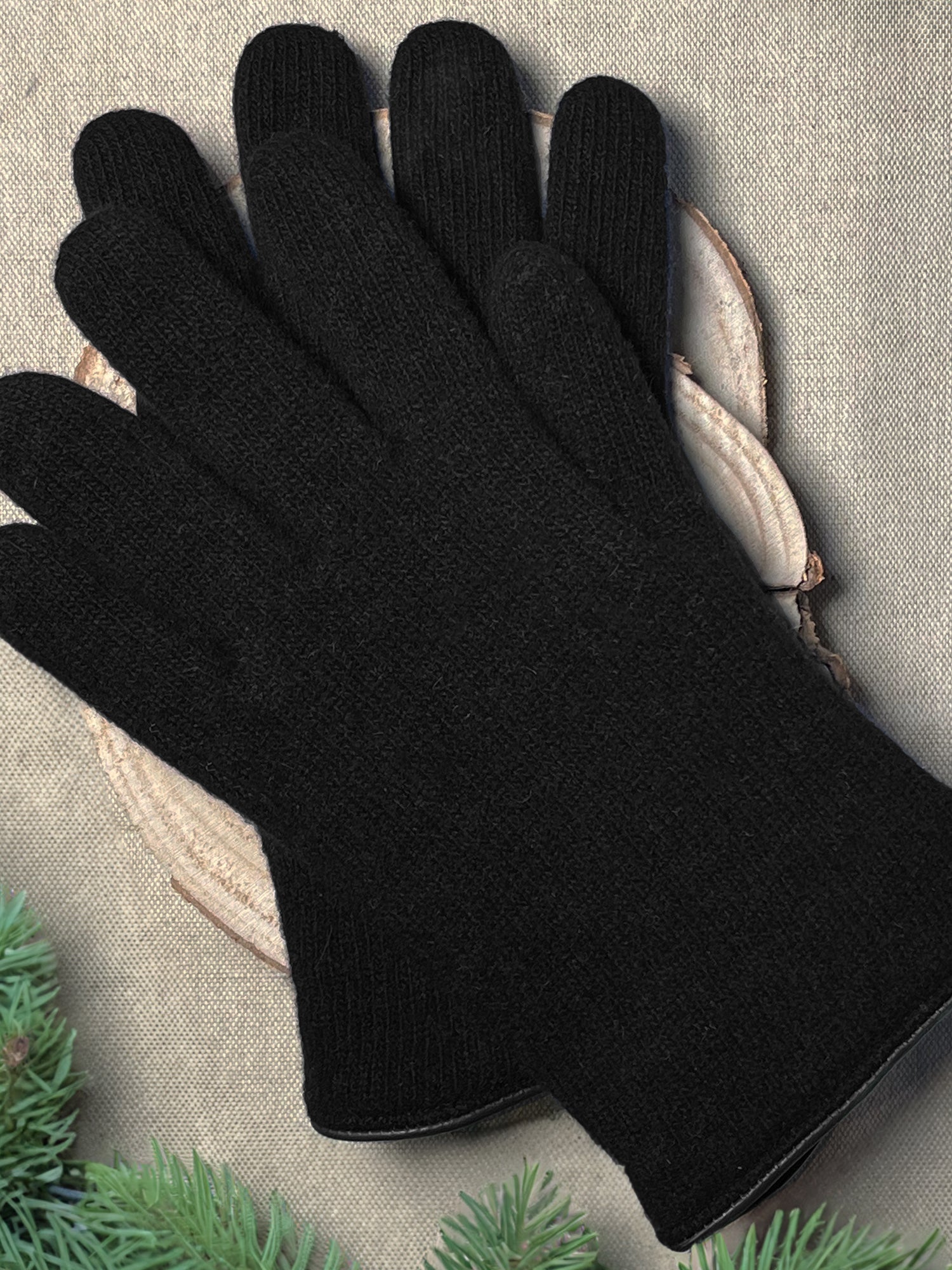 Gants en laine noirs doublure cachemire beige