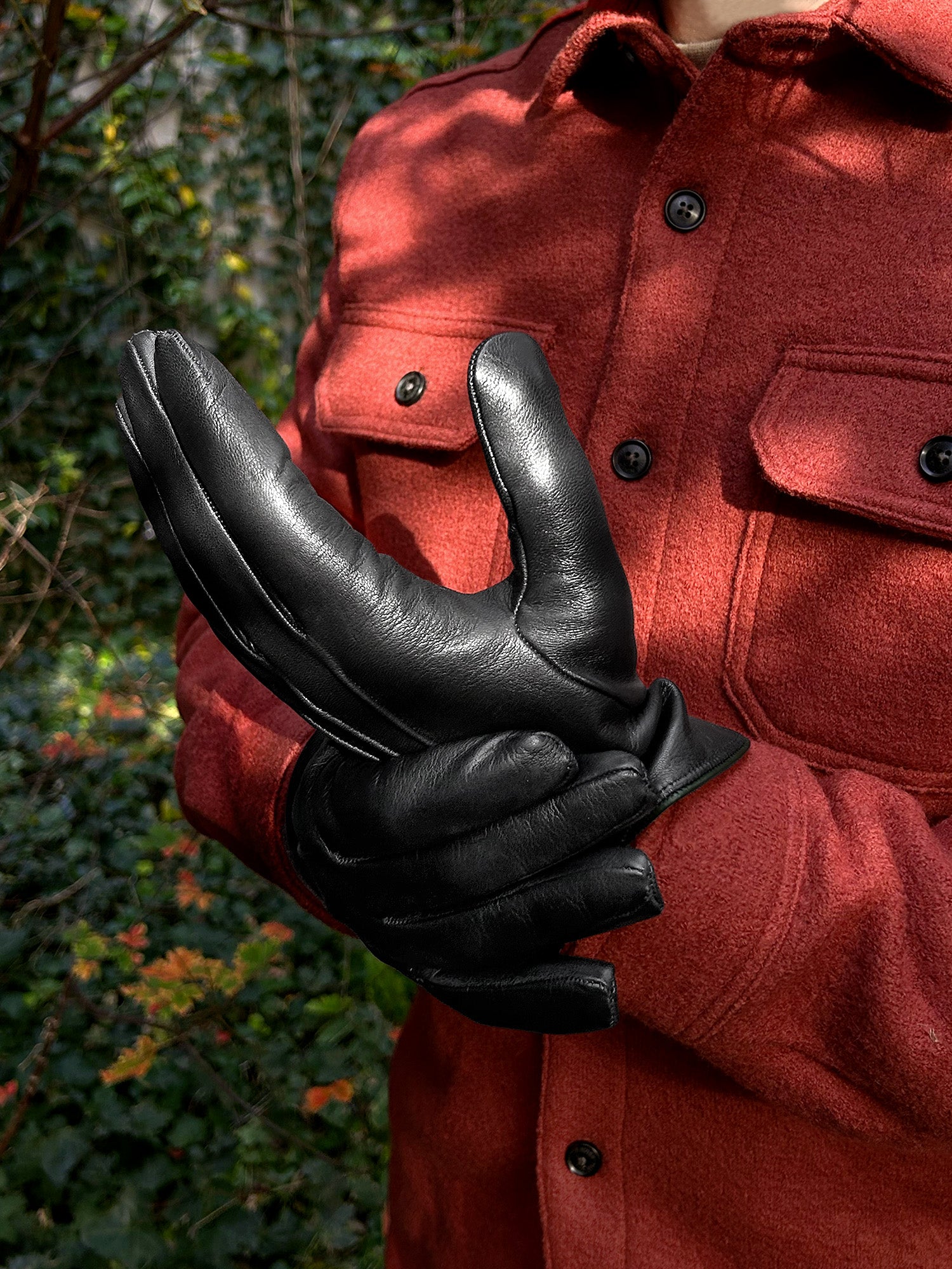 Gants en cuir noirs doublure cachemire verte