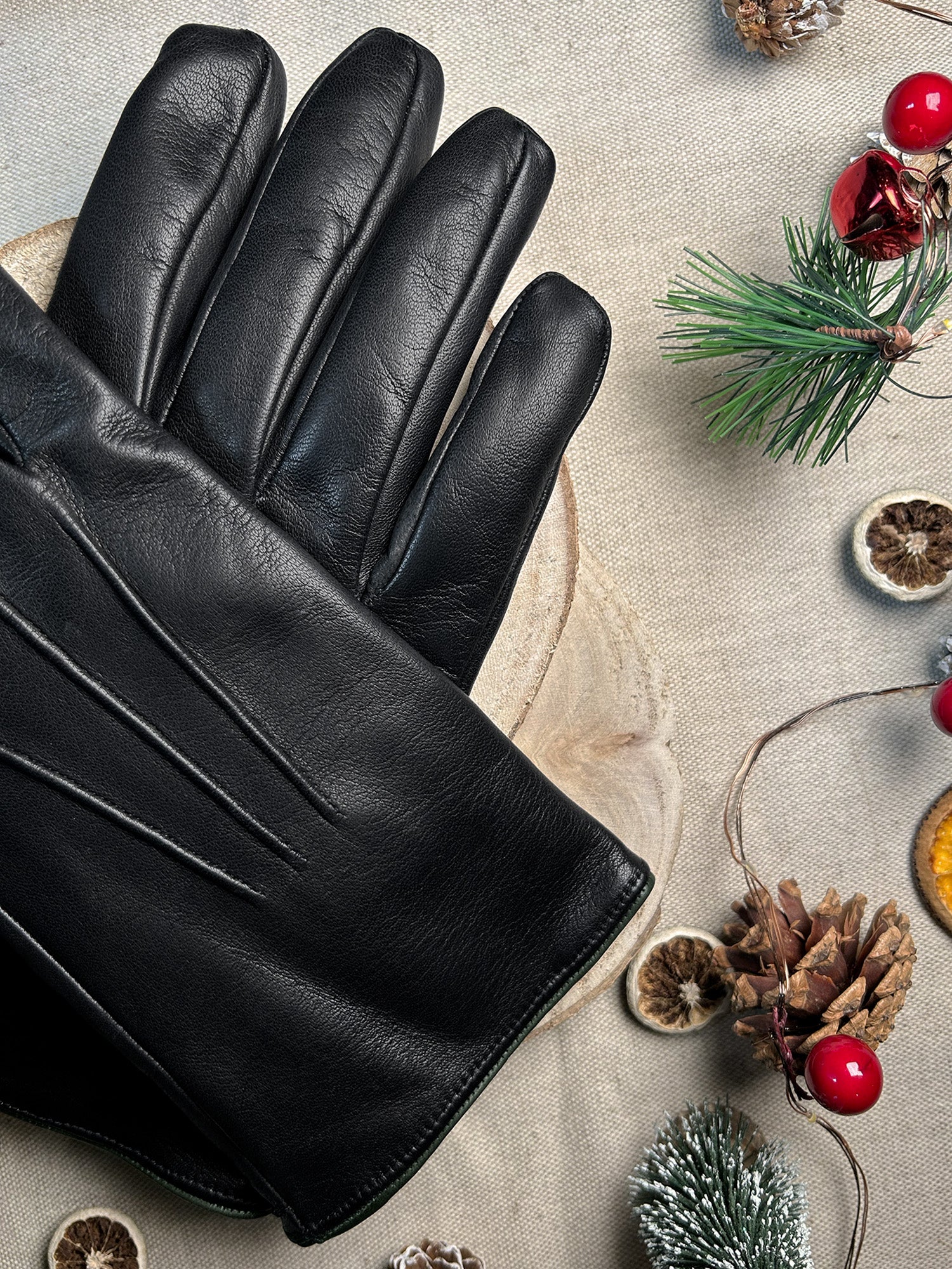 Gants en cuir noirs doublure cachemire verte