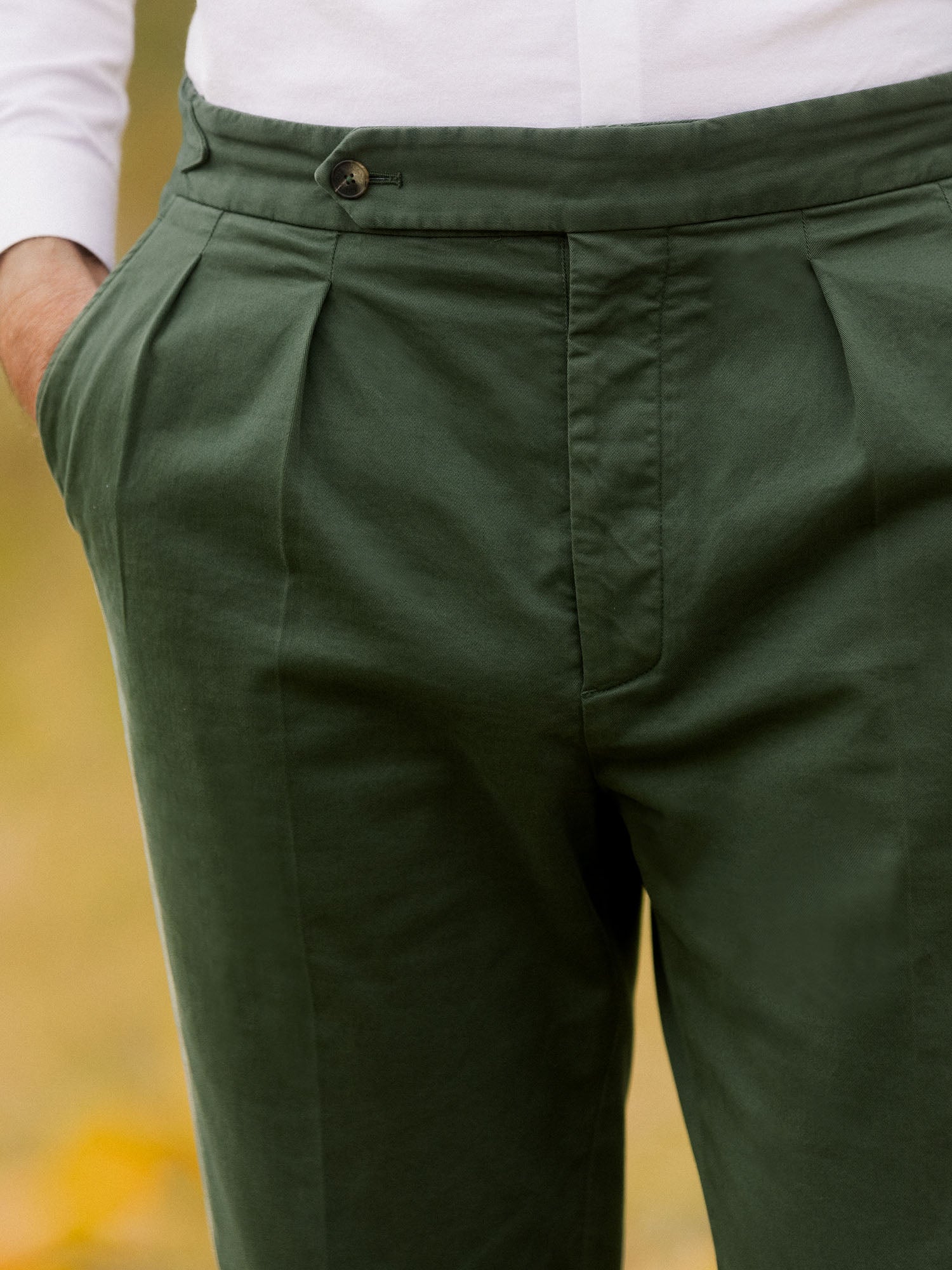 Pantalon à pinces vert thym taille haute