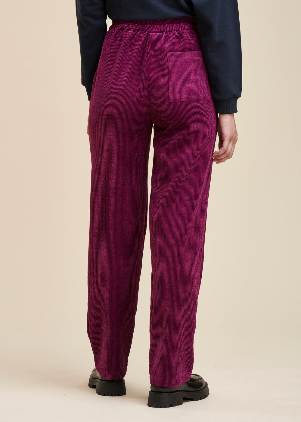 Pantalon velours coupe carotte
