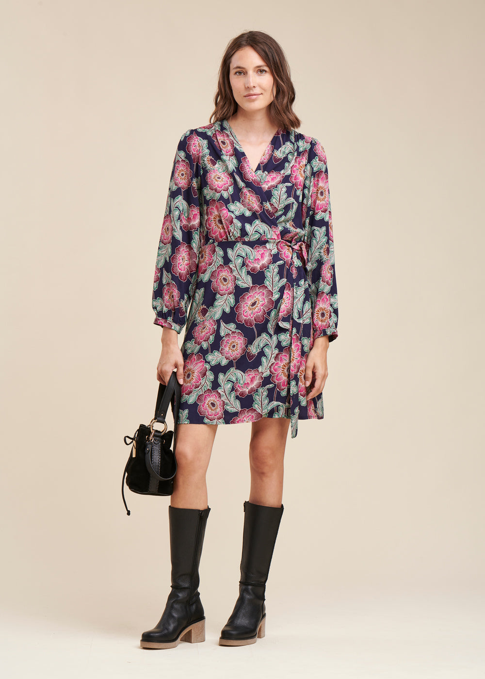 Robe portefeuille courte à imprimé fleuri