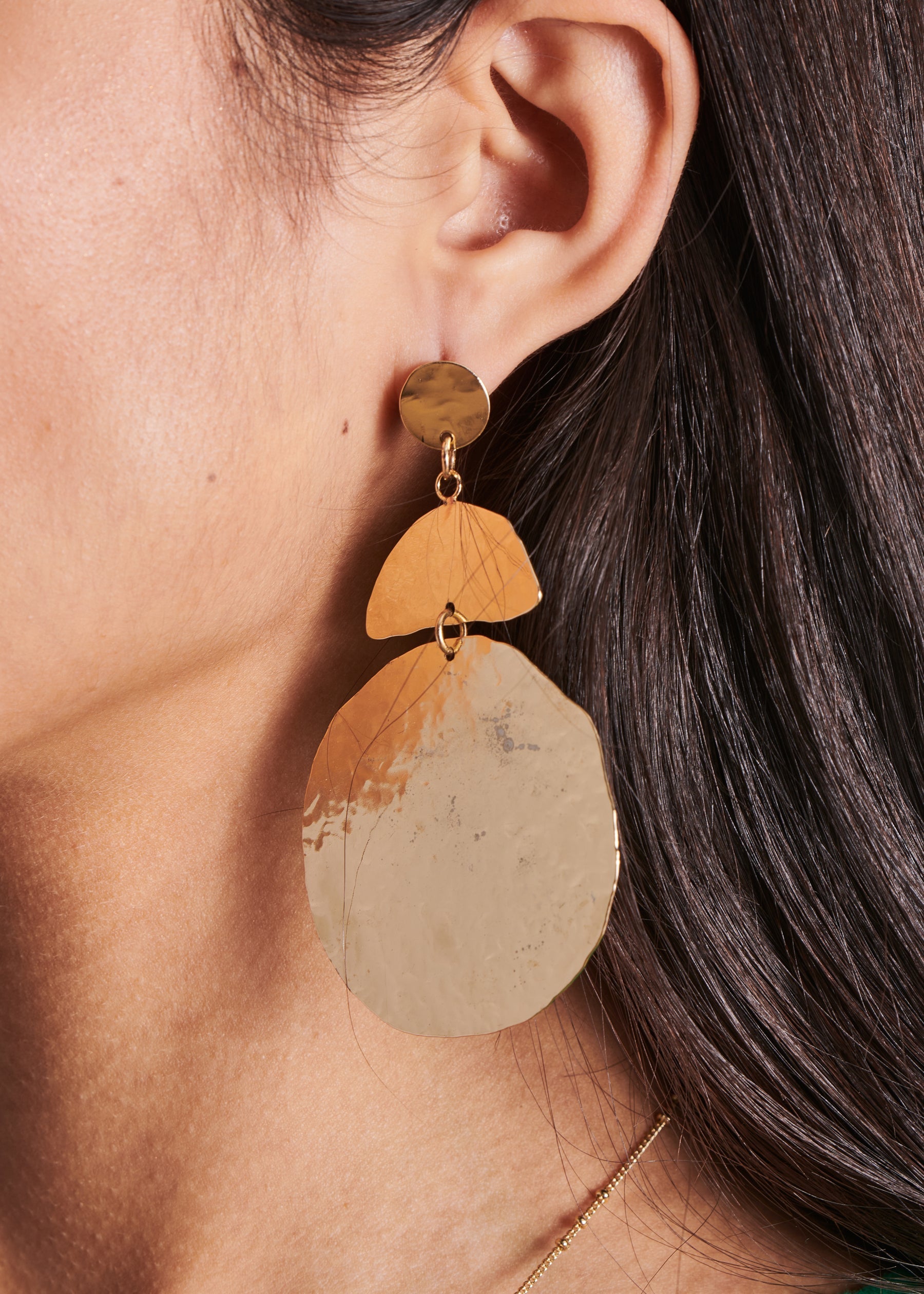Boucles d'oreilles martelées dorées