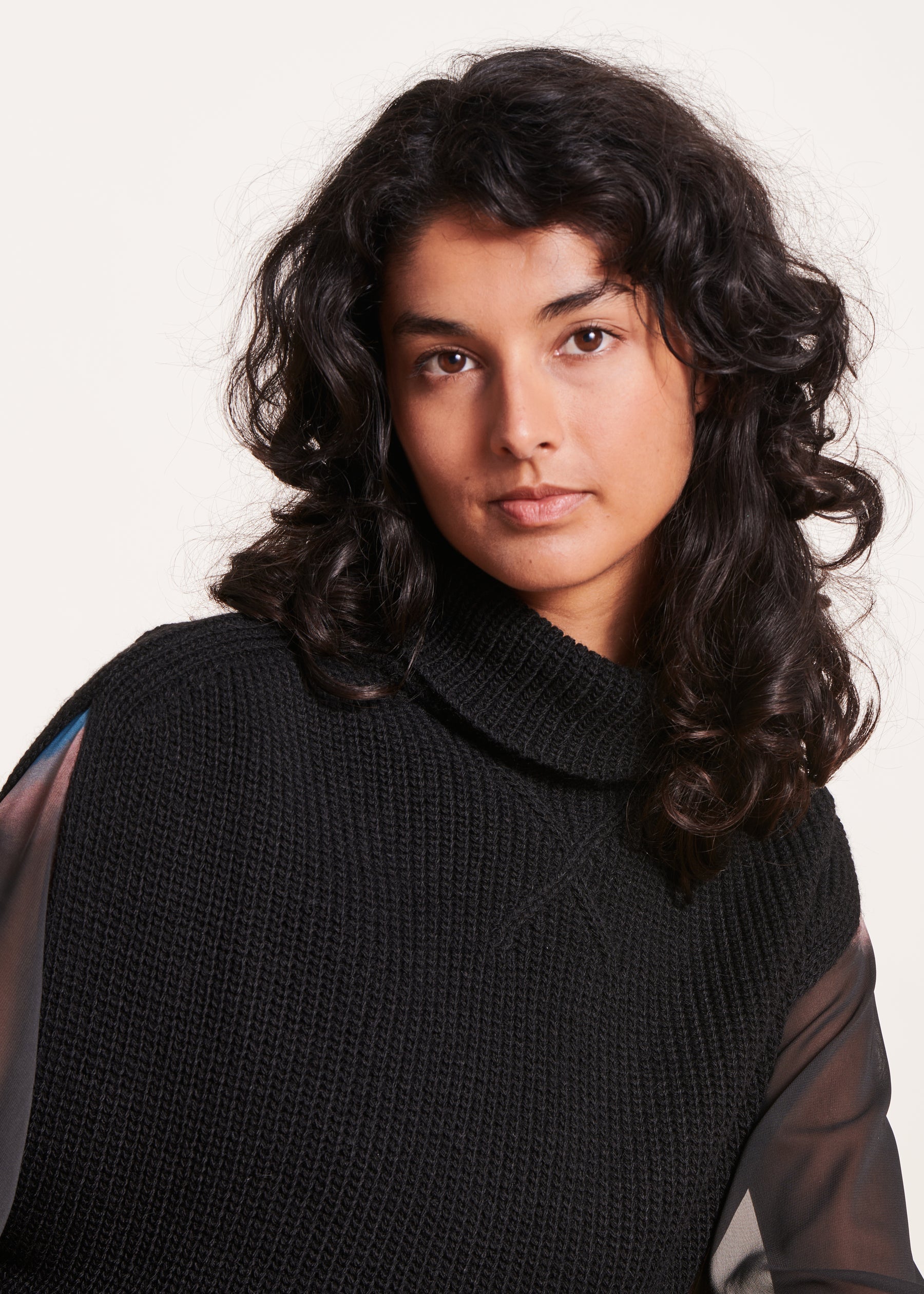 Pull noir sans manches col roulé