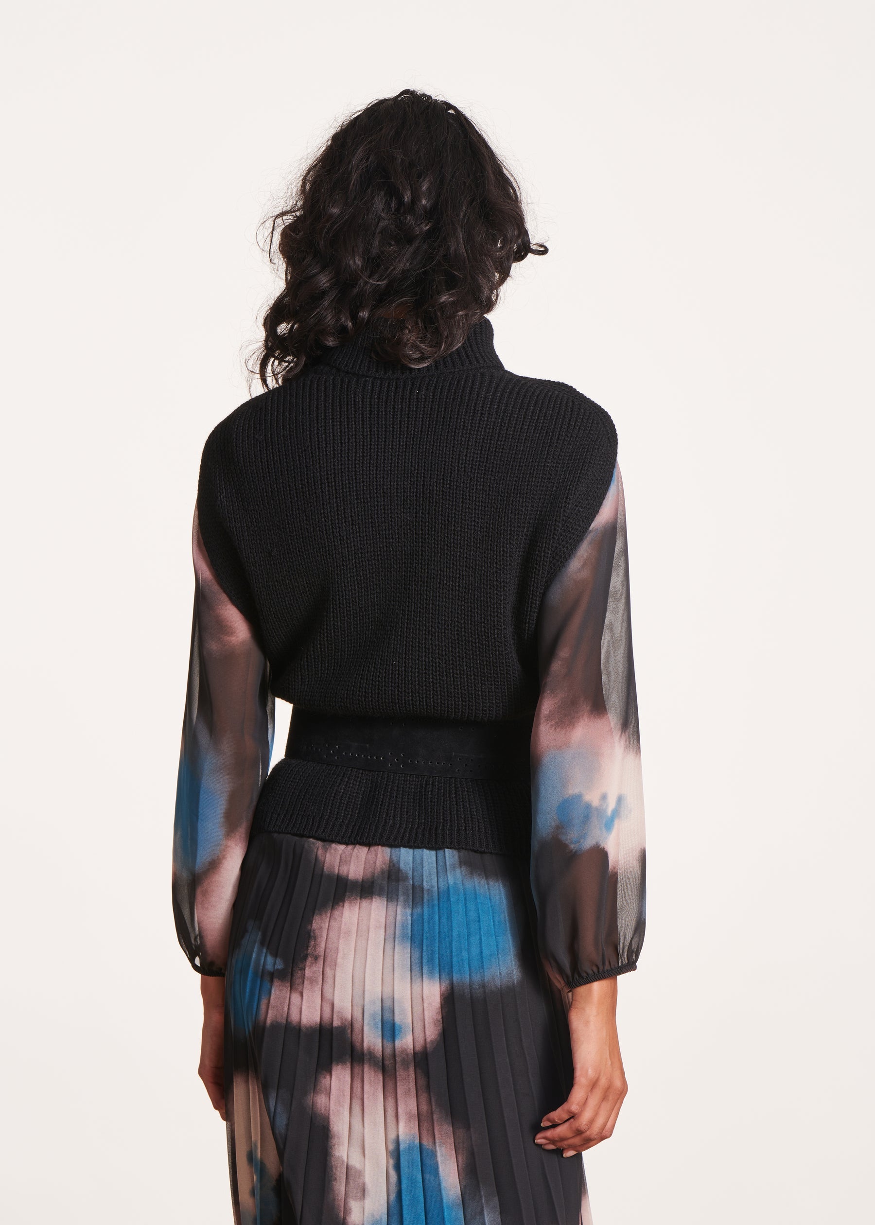 Pull noir sans manches col roulé