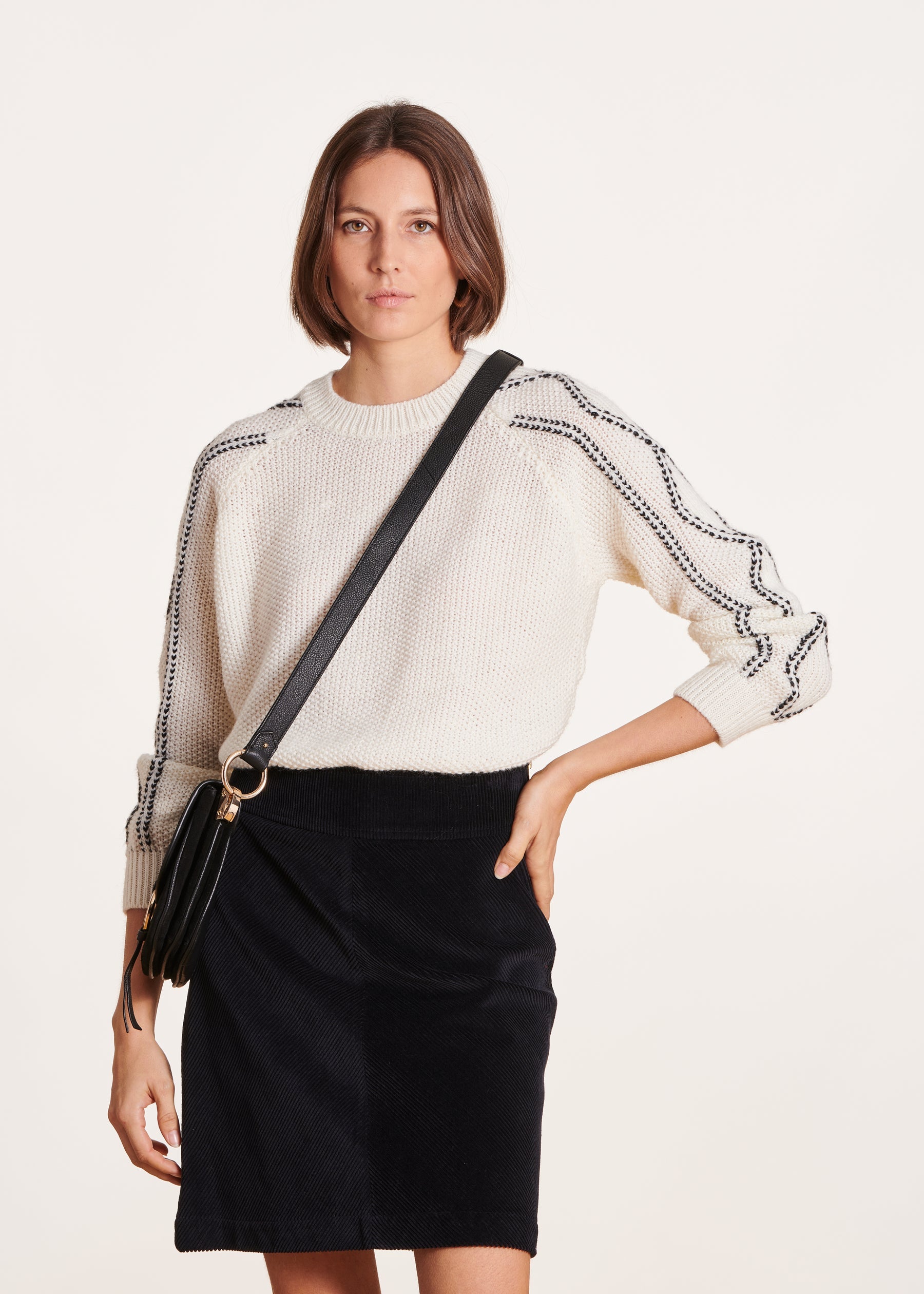 Pull écru droit col rond en laine