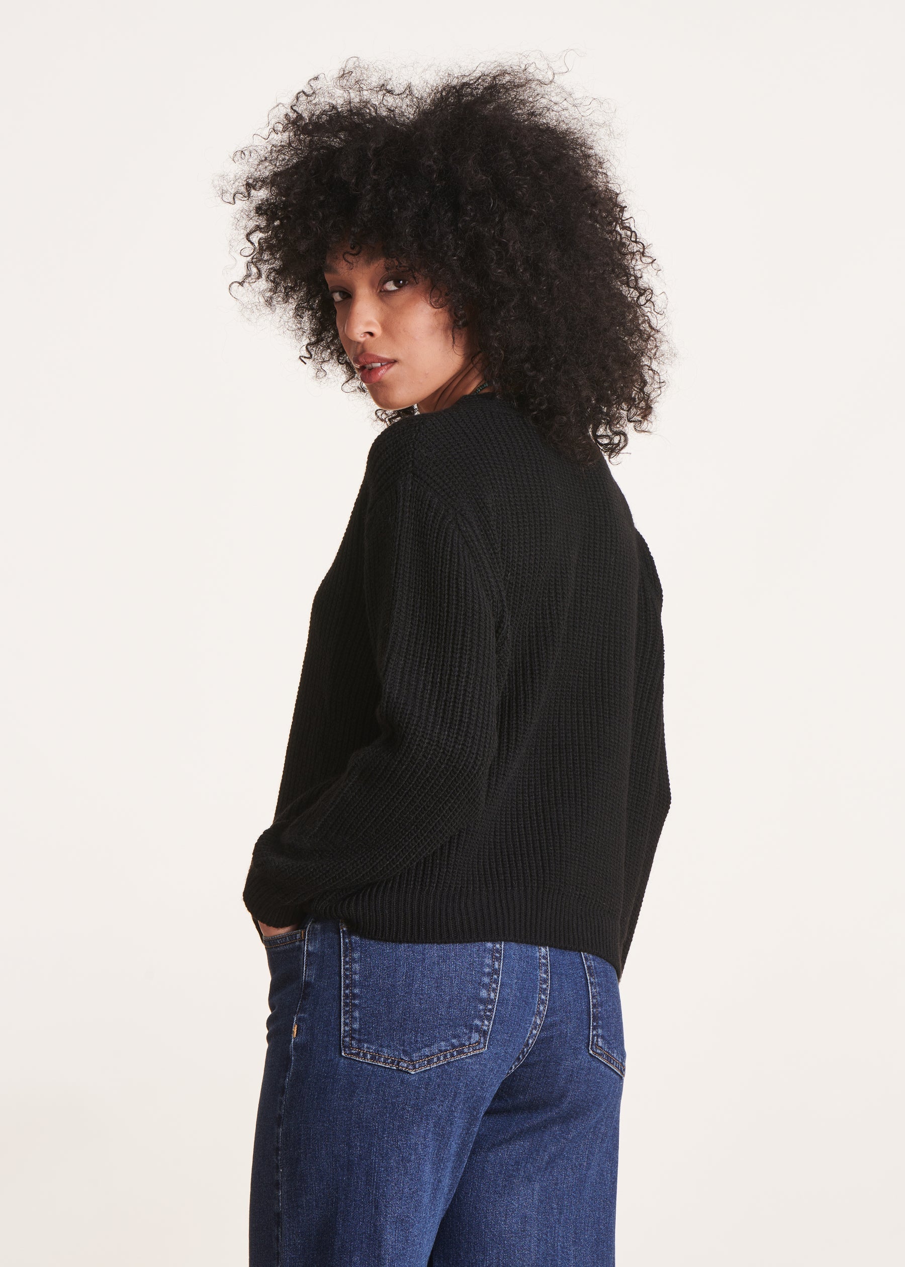 Pull noir court col V